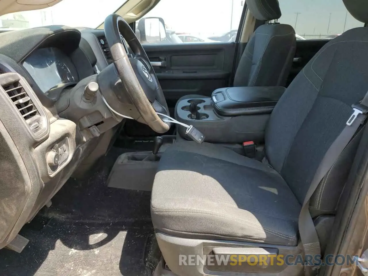 7 Photograph of a damaged car 3C6UR5HJ7KG553283 RAM 2500 2019