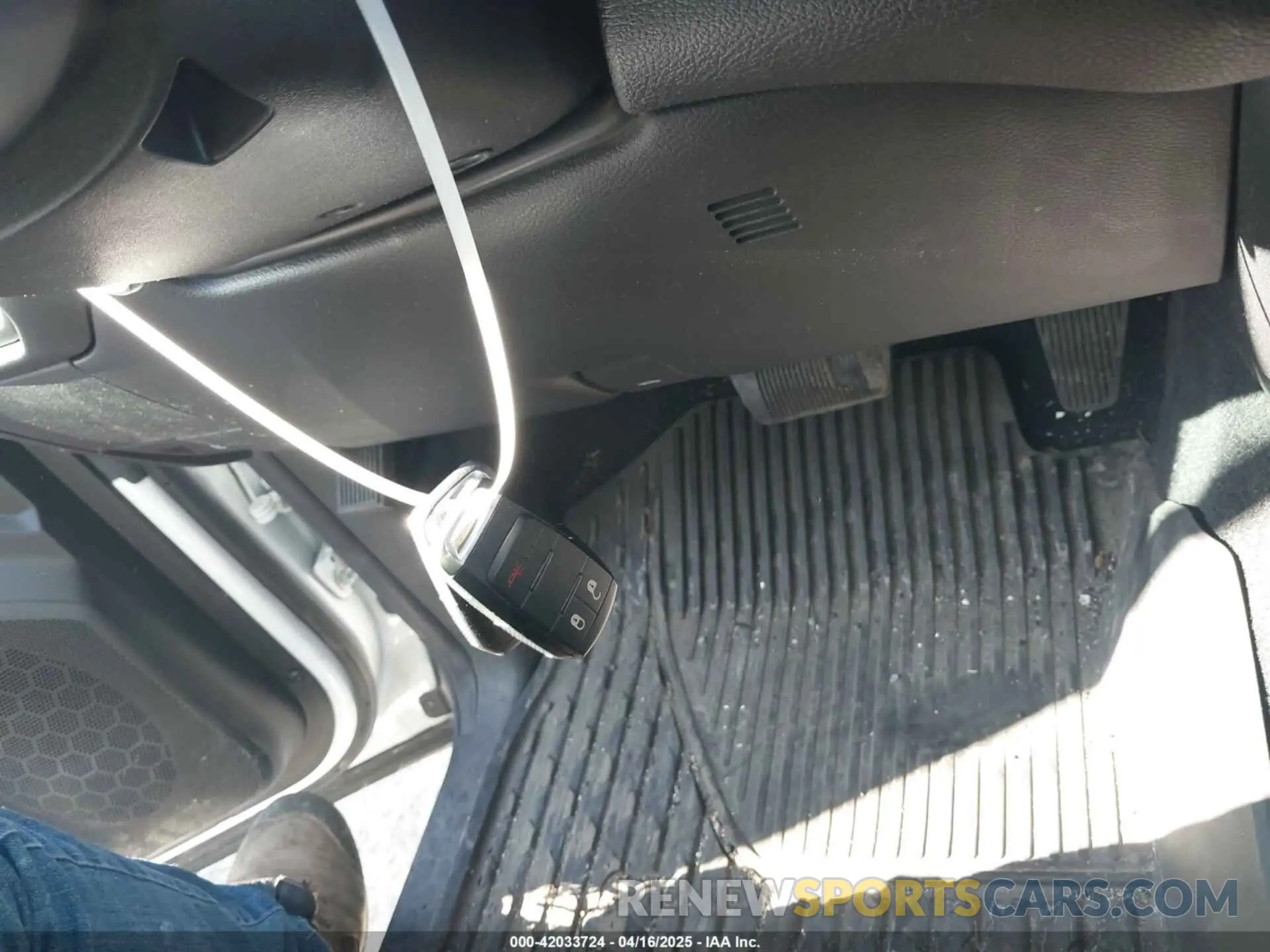 11 Photograph of a damaged car 3C6UR5HJ7KG650371 RAM 2500 2019