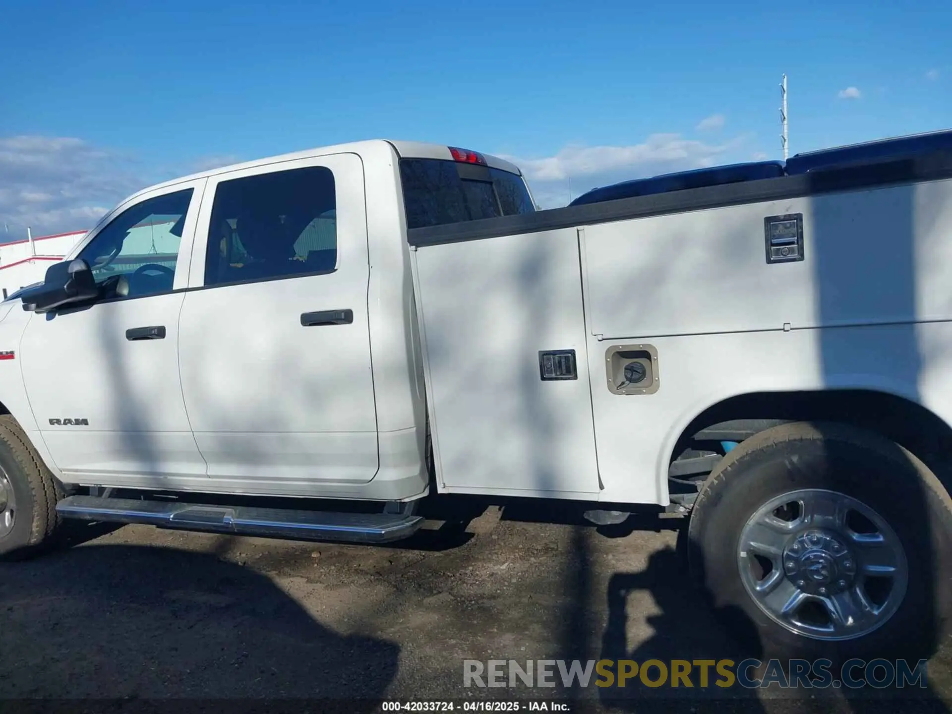 14 Photograph of a damaged car 3C6UR5HJ7KG650371 RAM 2500 2019