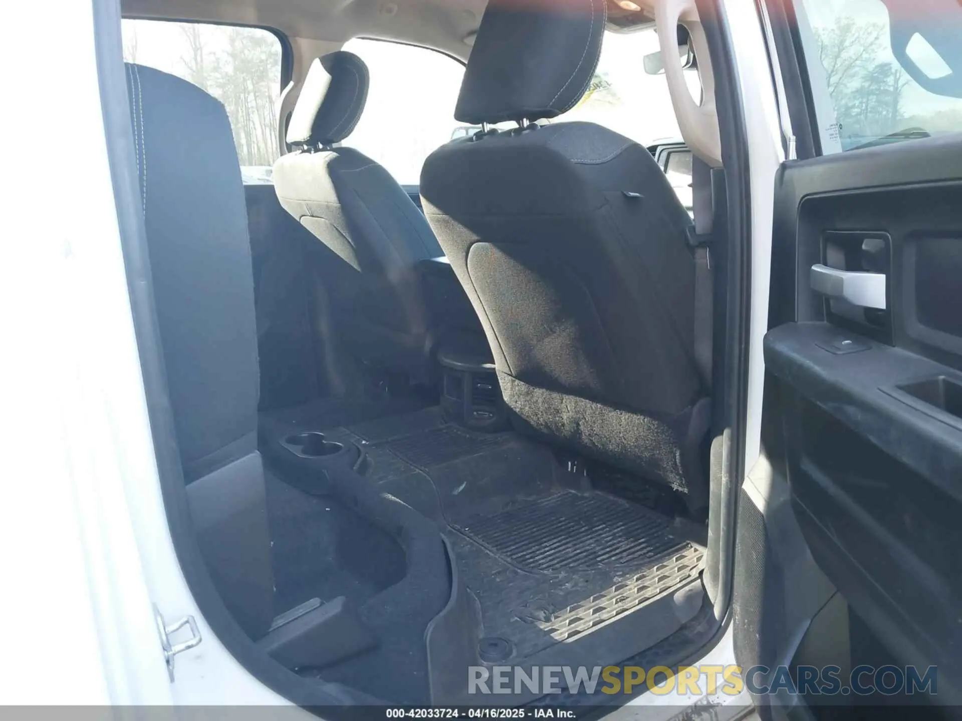 8 Photograph of a damaged car 3C6UR5HJ7KG650371 RAM 2500 2019