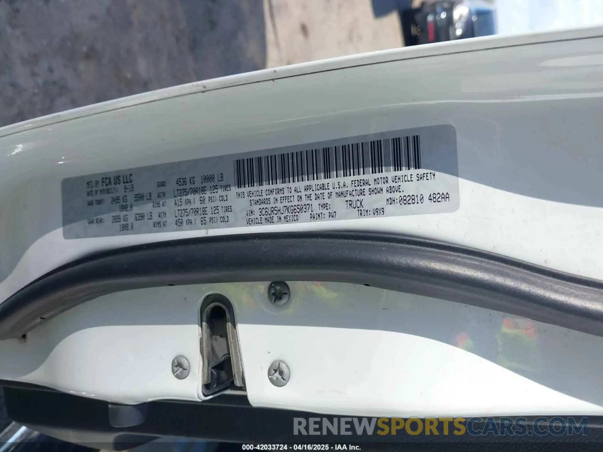 9 Photograph of a damaged car 3C6UR5HJ7KG650371 RAM 2500 2019