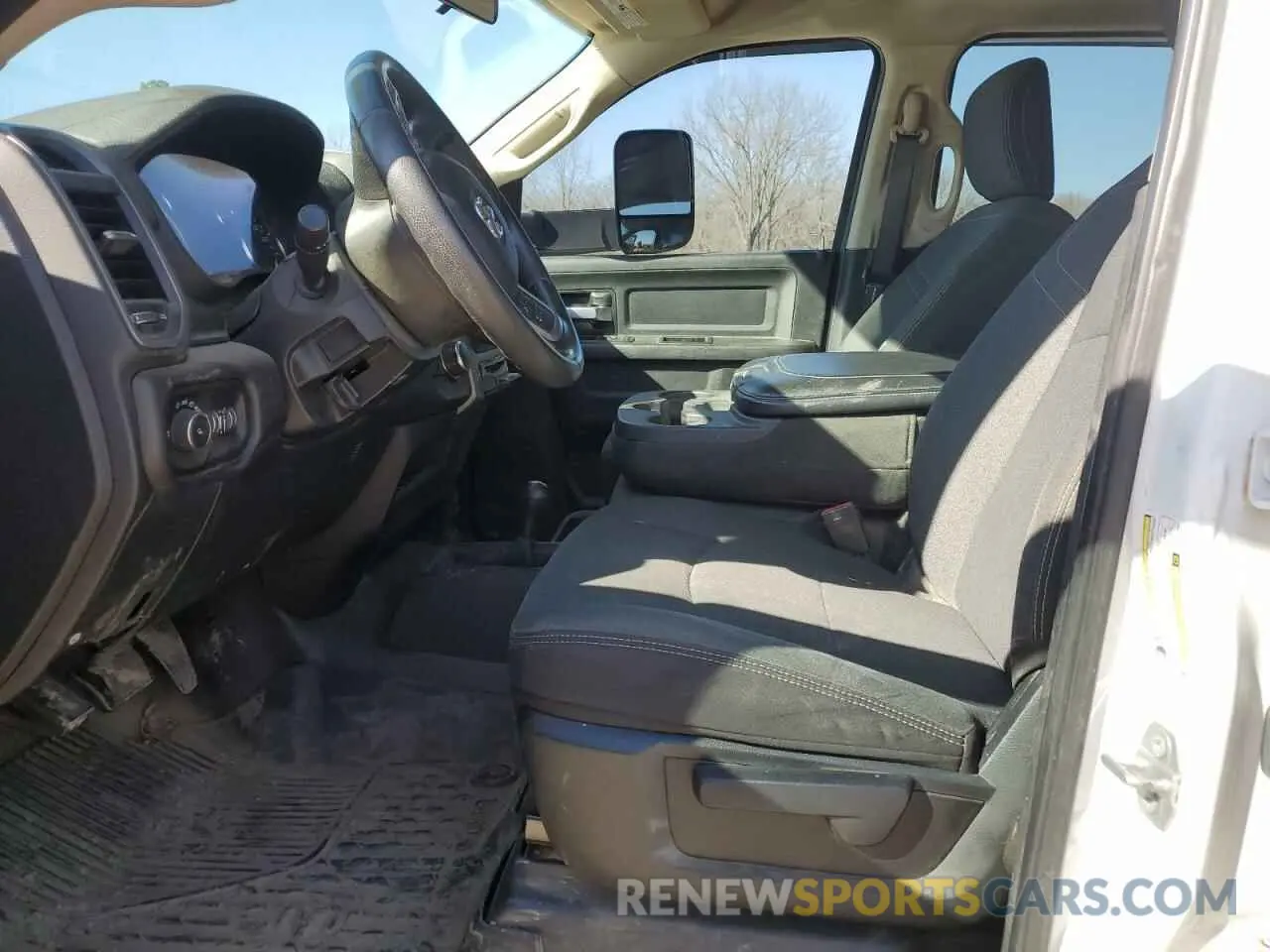 7 Photograph of a damaged car 3C6UR5HJ8KG587569 RAM 2500 2019