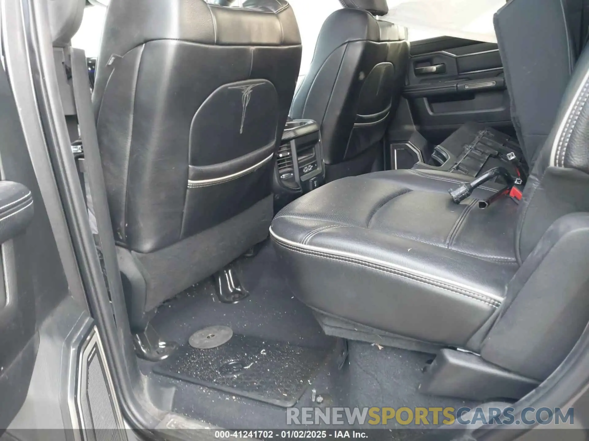 8 Photograph of a damaged car 3C6UR5SL8KG516995 RAM 2500 2019