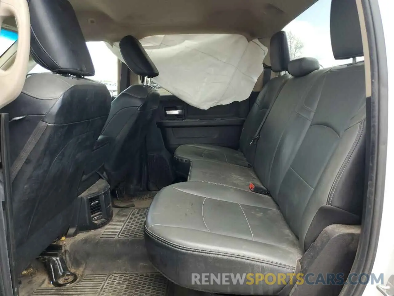 10 Photograph of a damaged car 3C7WR5HJ6KG513183 RAM 2500 2019
