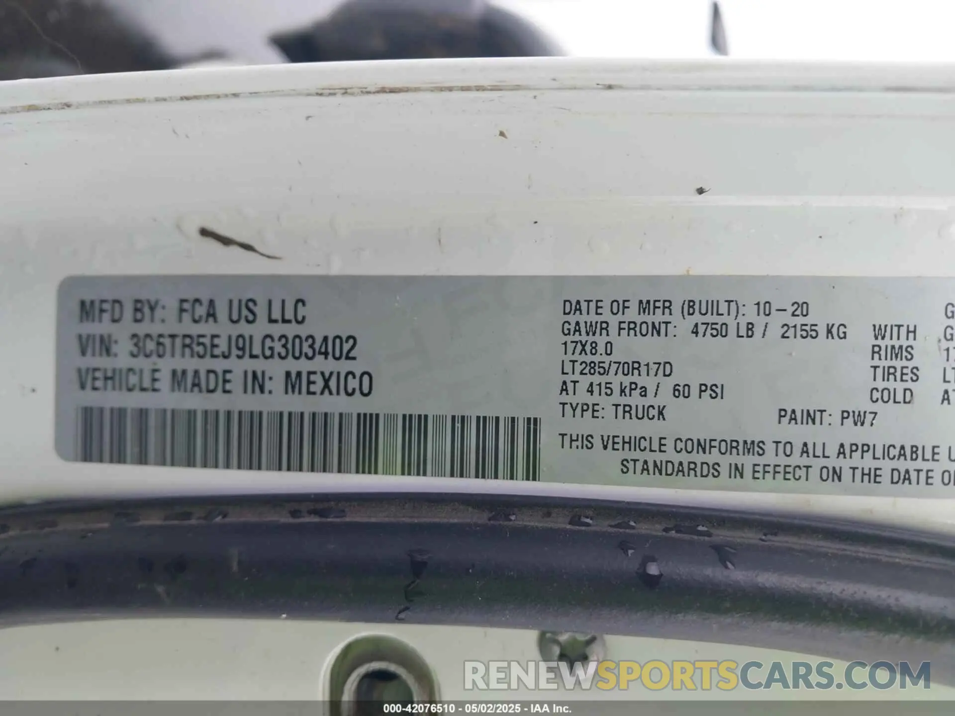 9 Photograph of a damaged car 3C6TR5EJ9LG303402 RAM 2500 2020