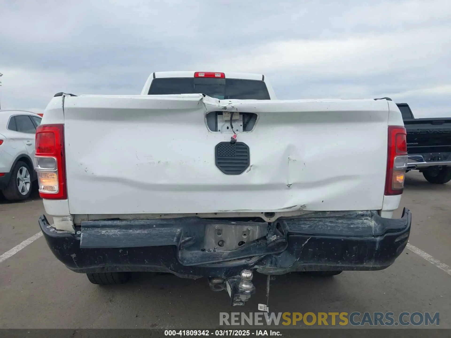 6 Photograph of a damaged car 3C6UR4HJ3LG121107 RAM 2500 2020