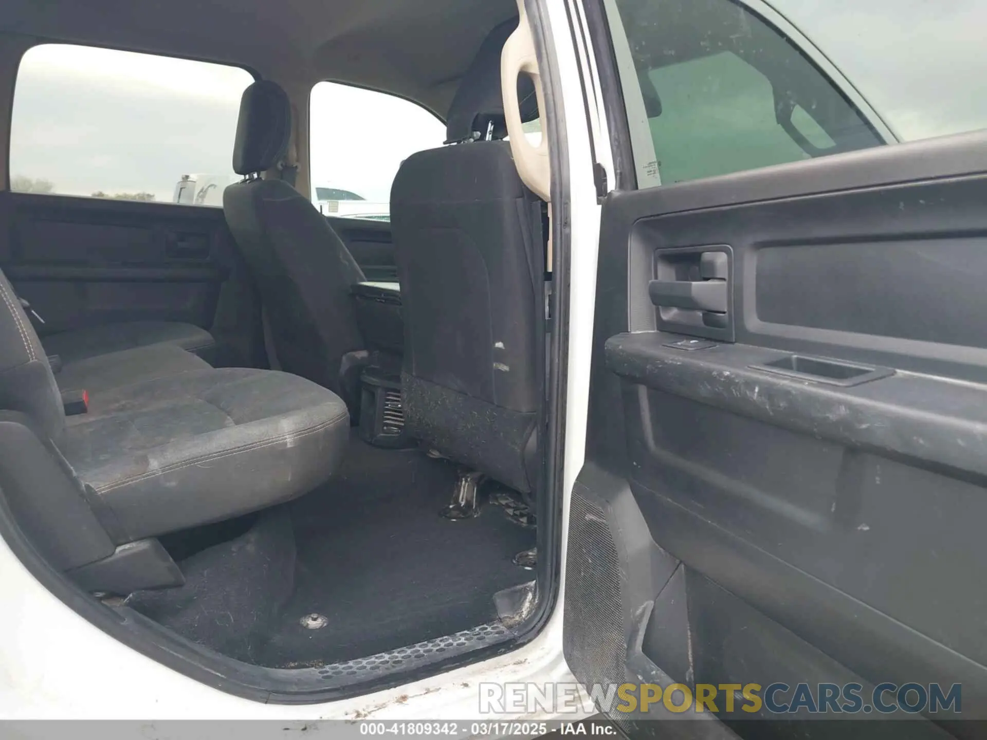 8 Photograph of a damaged car 3C6UR4HJ3LG121107 RAM 2500 2020