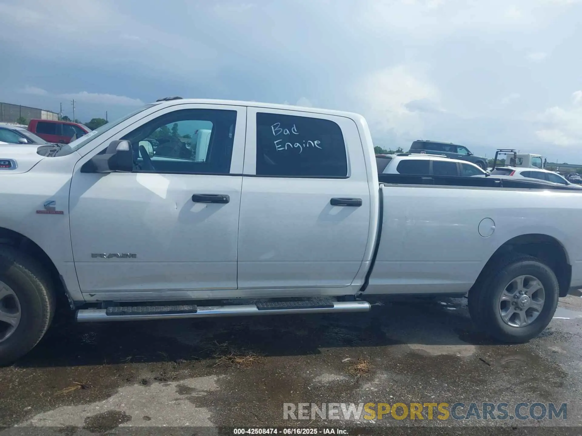14 Photograph of a damaged car 3C6UR4HL4LG266478 RAM 2500 2020
