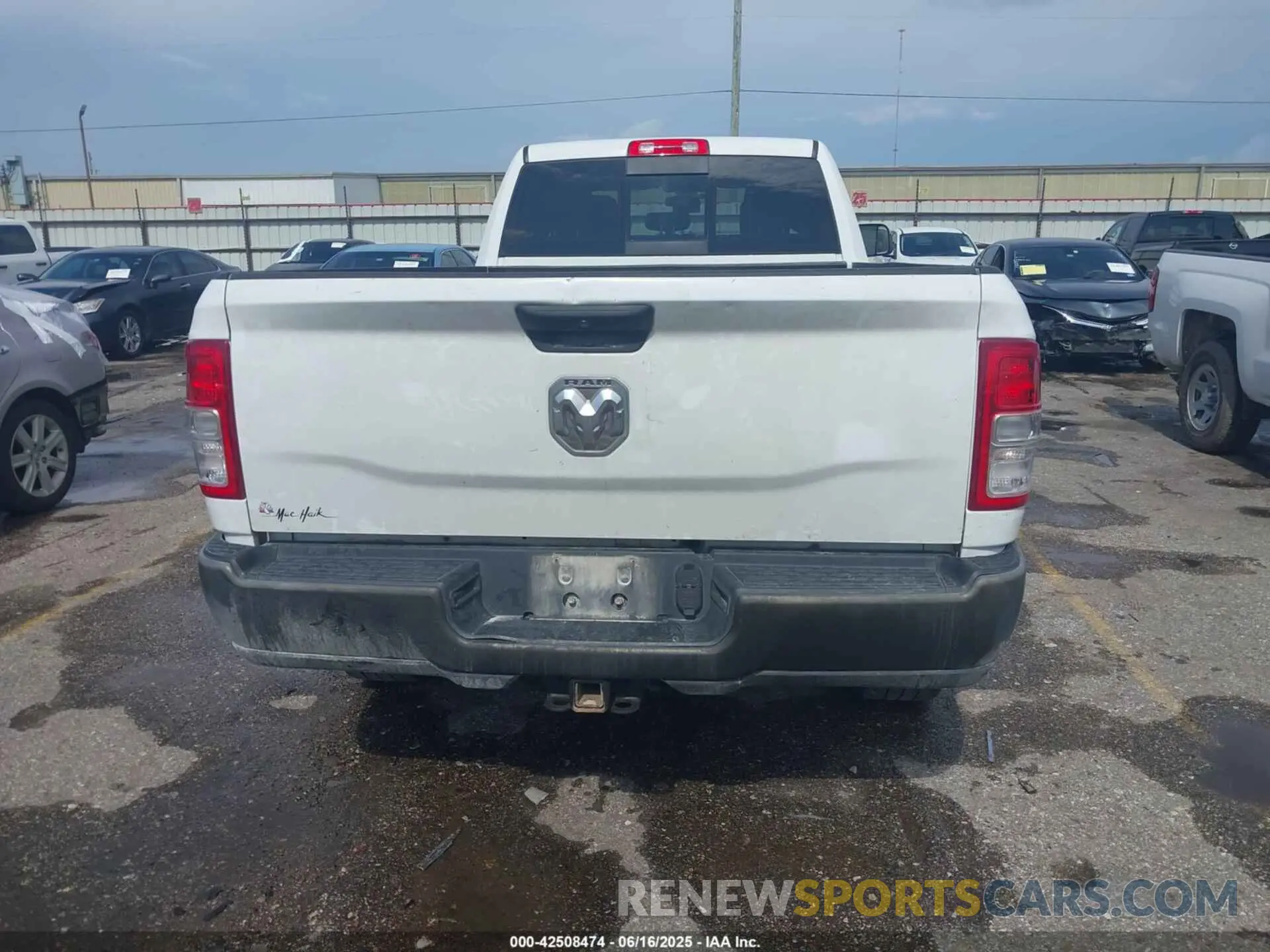 16 Photograph of a damaged car 3C6UR4HL4LG266478 RAM 2500 2020