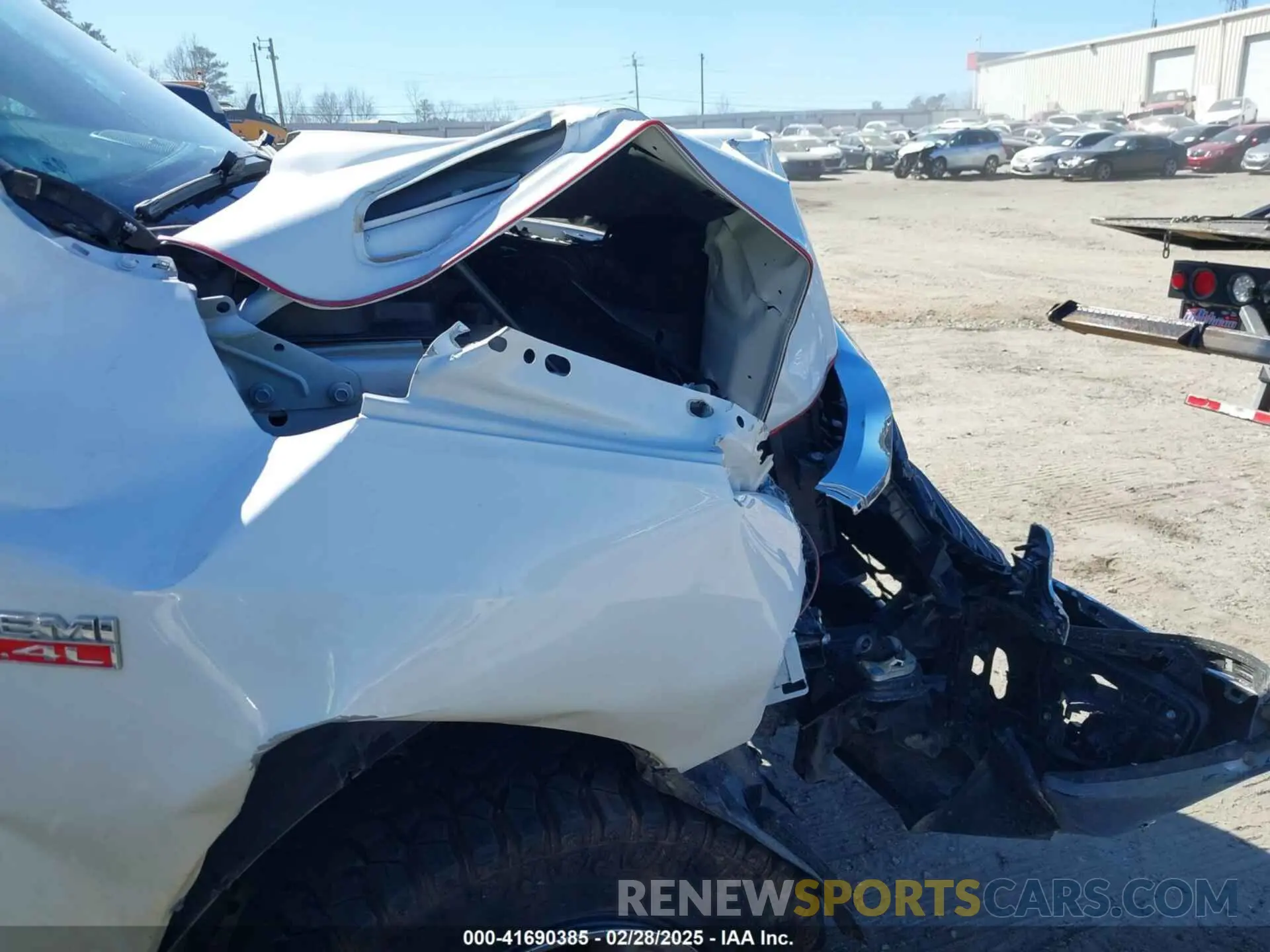 18 Photograph of a damaged car 3C6UR5DJXLG250070 RAM 2500 2020