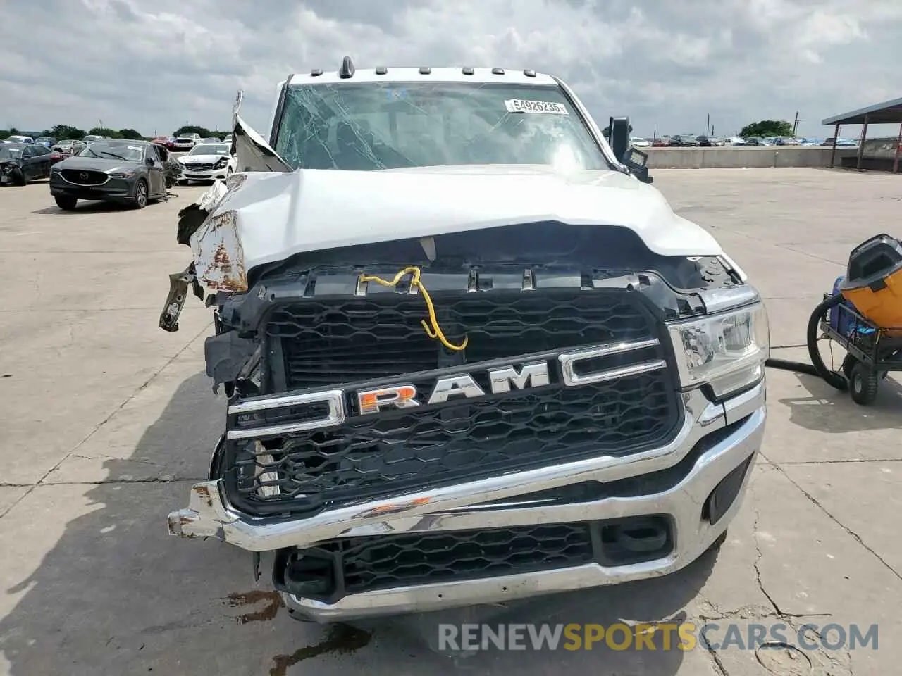 5 Photograph of a damaged car 3C6UR5HLXLG250095 RAM 2500 2020