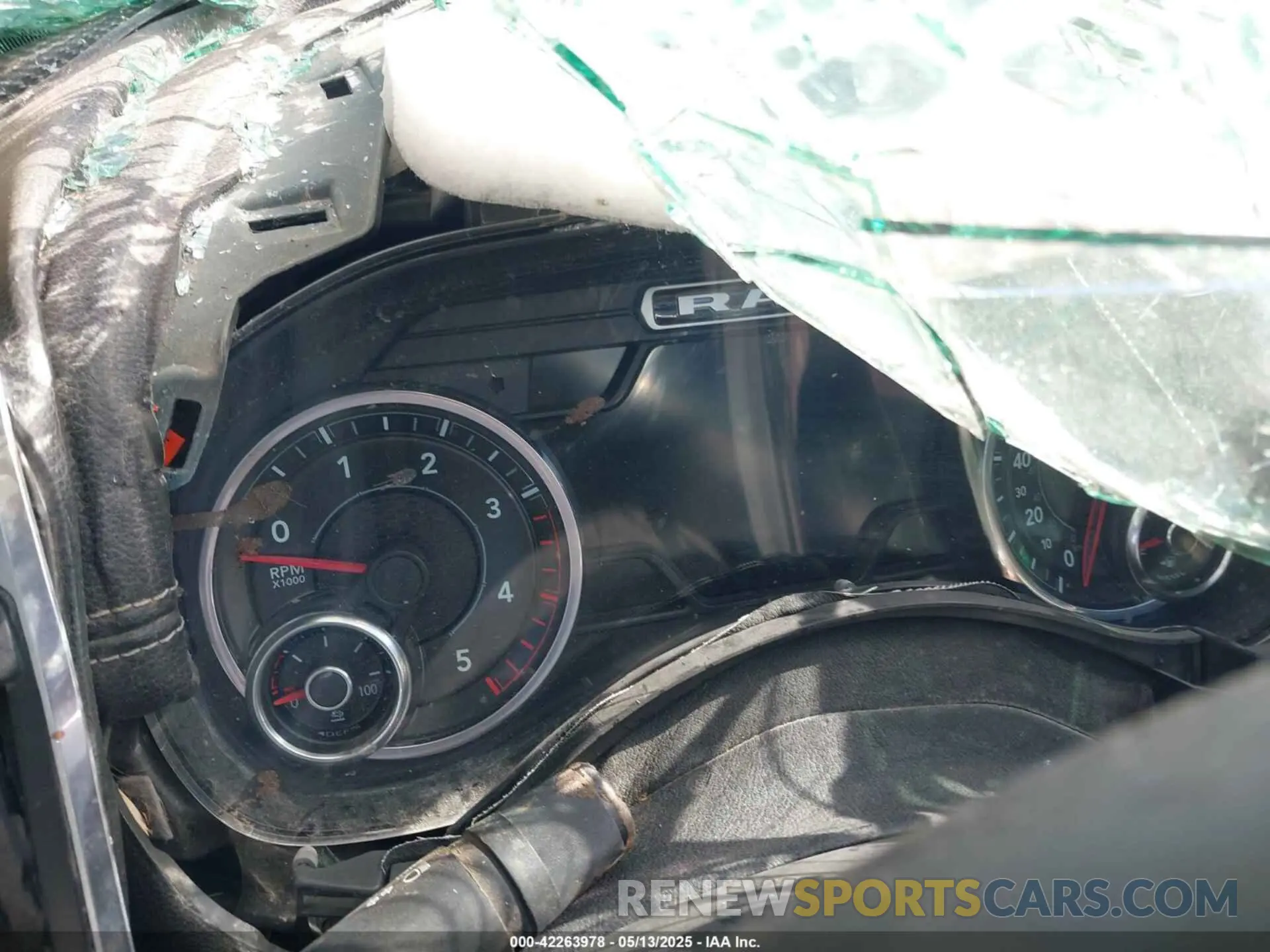 14 Photograph of a damaged car 3C6UR5NLXLG314141 RAM 2500 2020