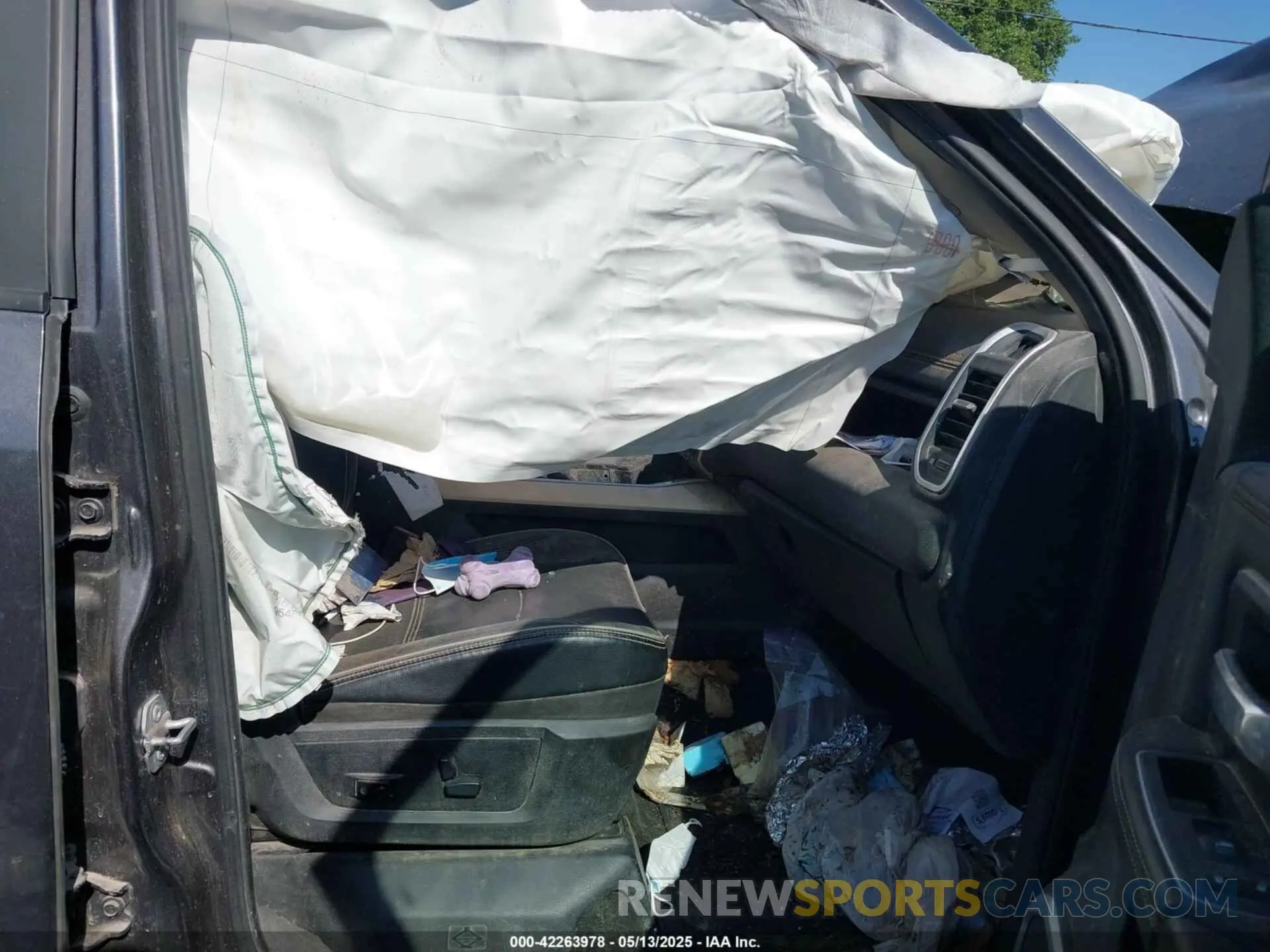 5 Photograph of a damaged car 3C6UR5NLXLG314141 RAM 2500 2020
