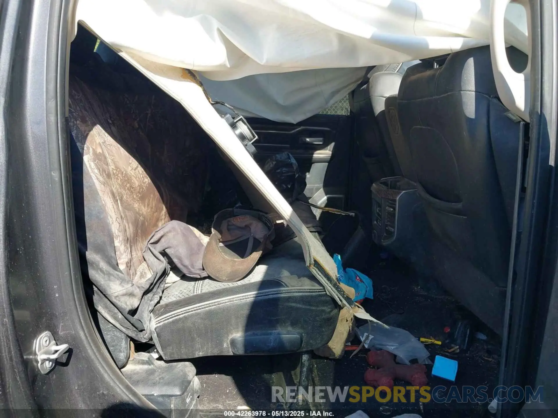 8 Photograph of a damaged car 3C6UR5NLXLG314141 RAM 2500 2020