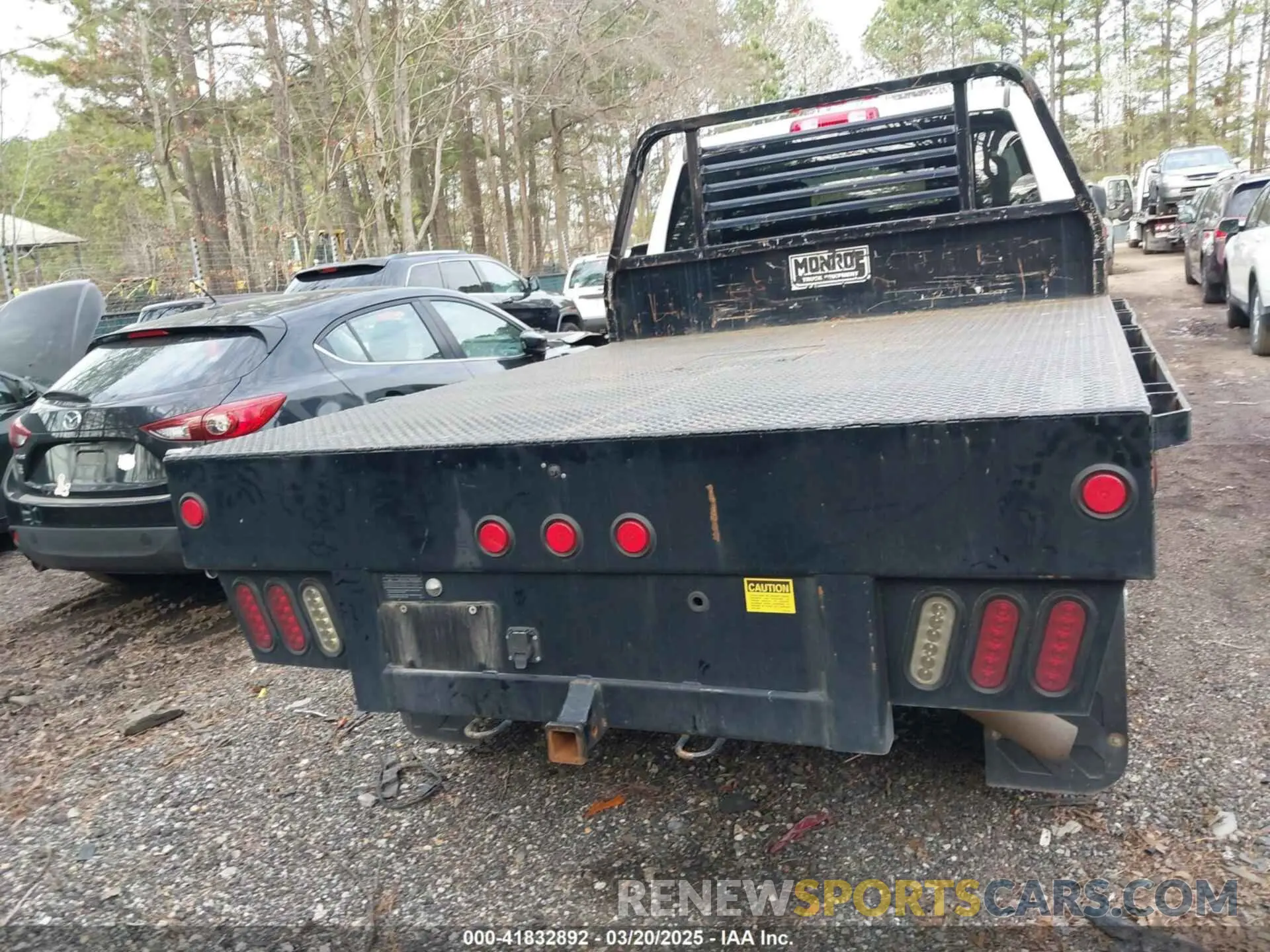 16 Photograph of a damaged car 3C7WR4HJXLG201931 RAM 2500 2020