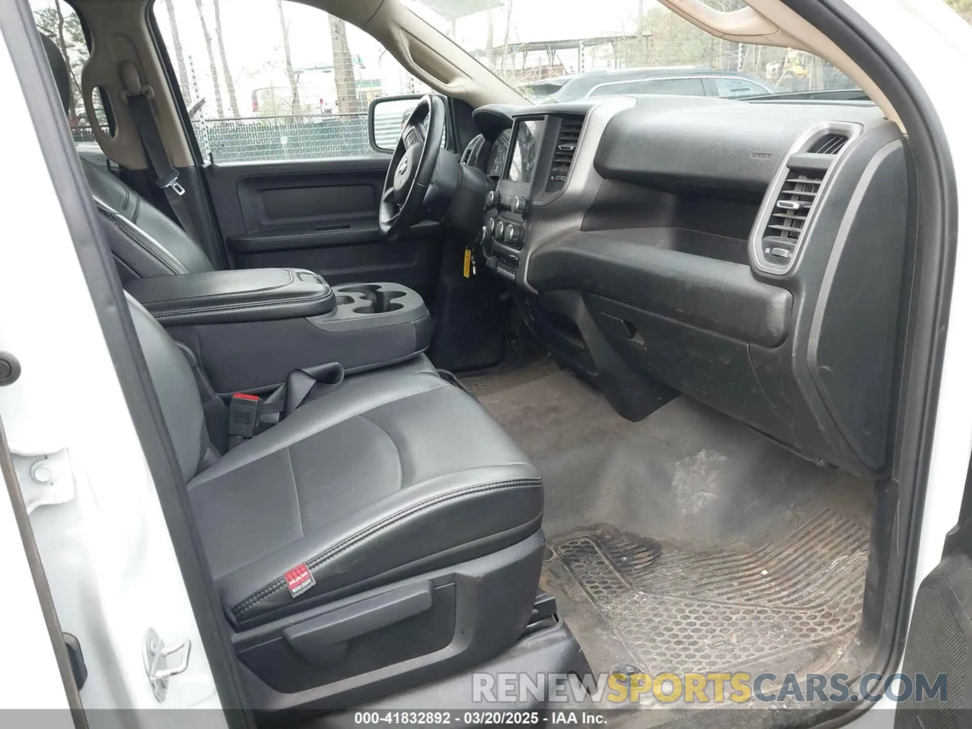 5 Photograph of a damaged car 3C7WR4HJXLG201931 RAM 2500 2020