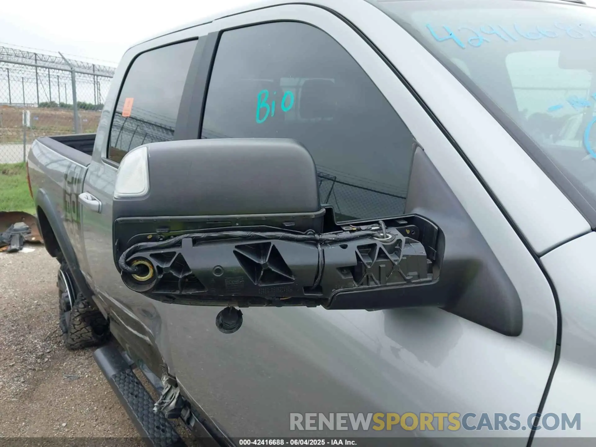 13 Photograph of a damaged car 3C6TR5EJ5MG501492 RAM 2500 2021