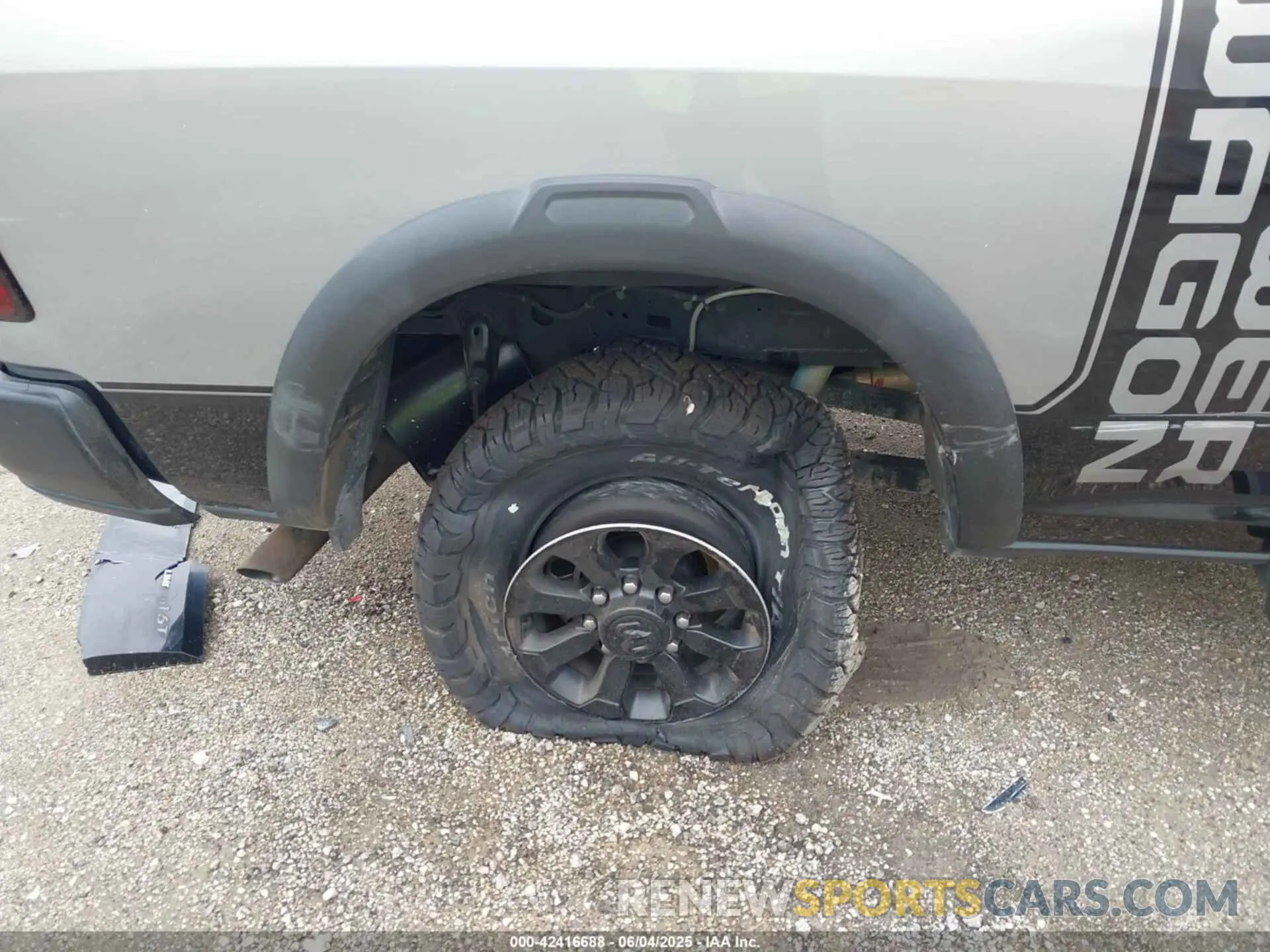 15 Photograph of a damaged car 3C6TR5EJ5MG501492 RAM 2500 2021
