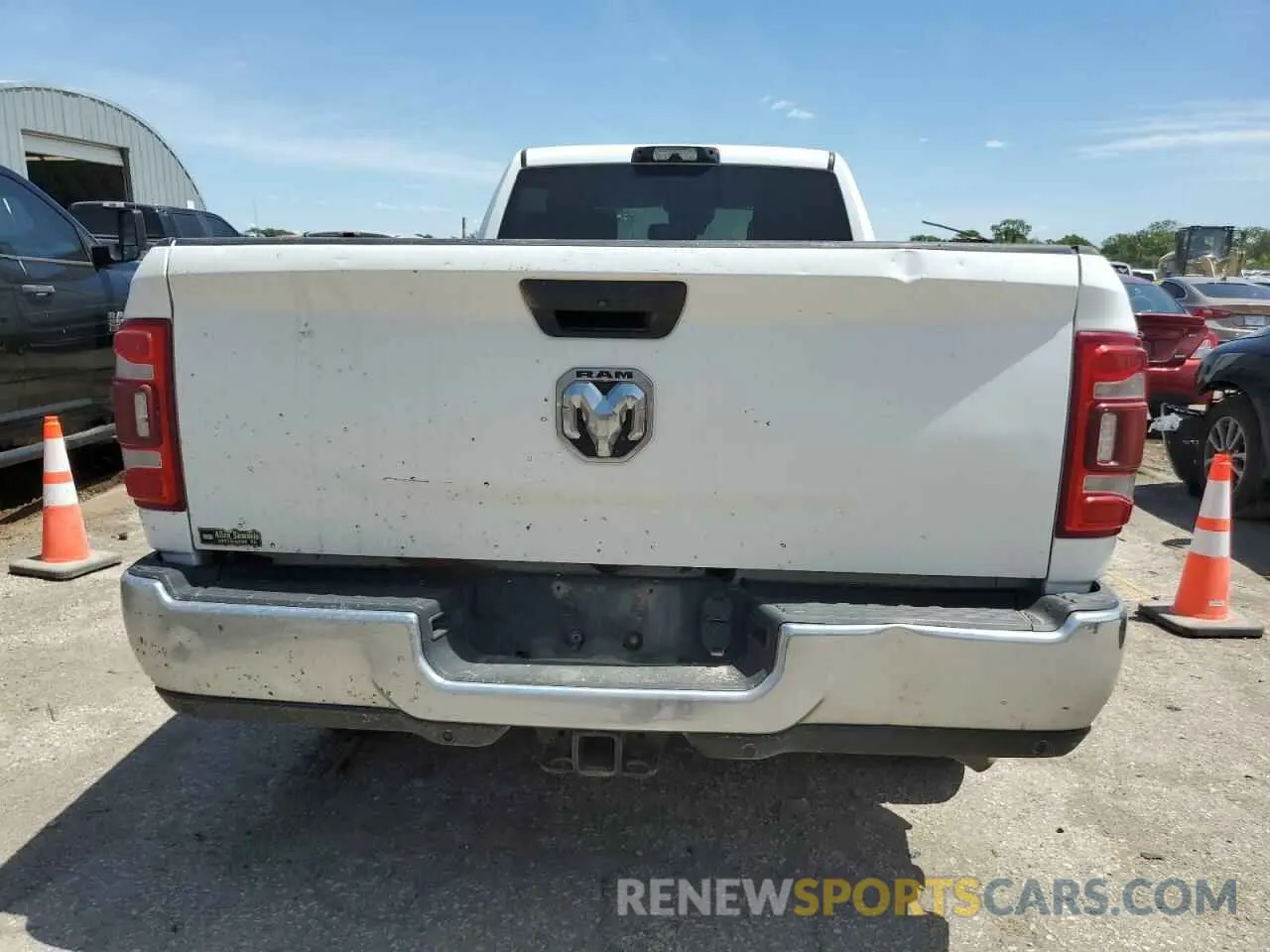 6 Photograph of a damaged car 3C6UR4HJ2MG604556 RAM 2500 2021