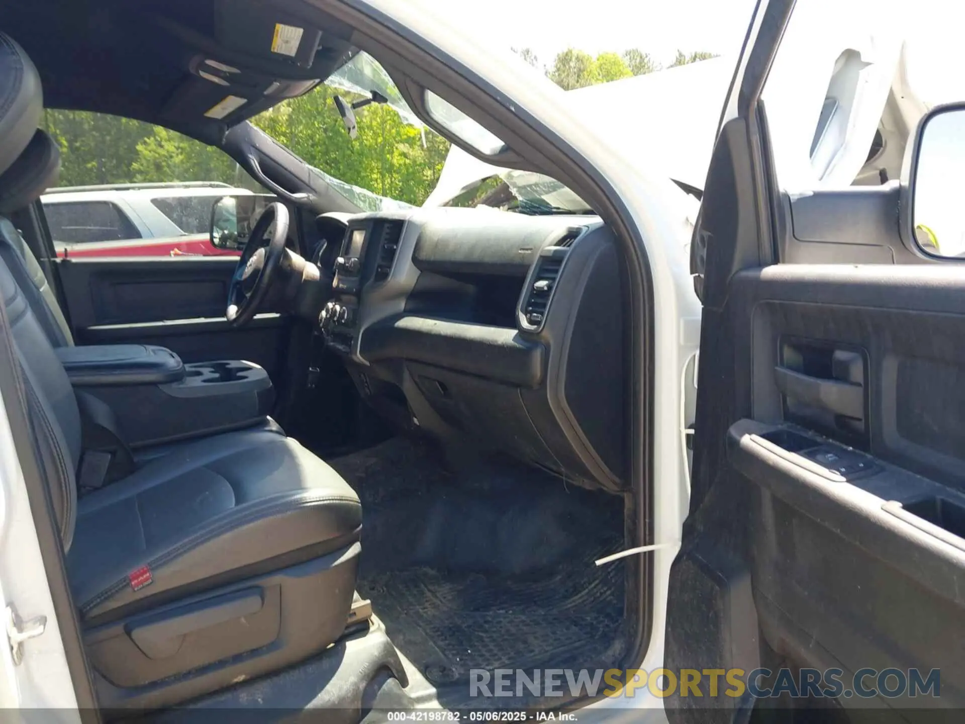 5 Photograph of a damaged car 3C6UR4HJXMG674094 RAM 2500 2021