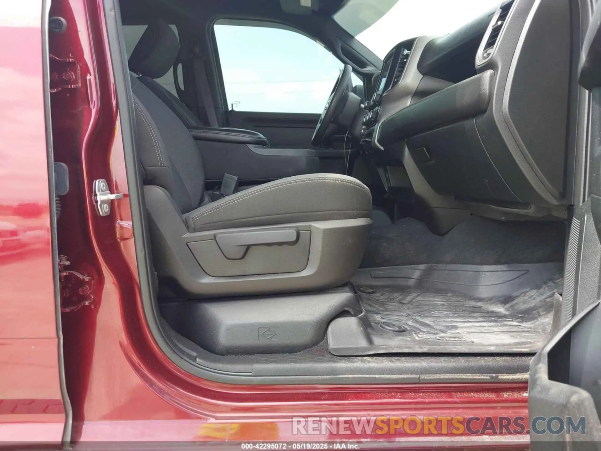 5 Photograph of a damaged car 3C6UR5CJ2MG502977 RAM 2500 2021