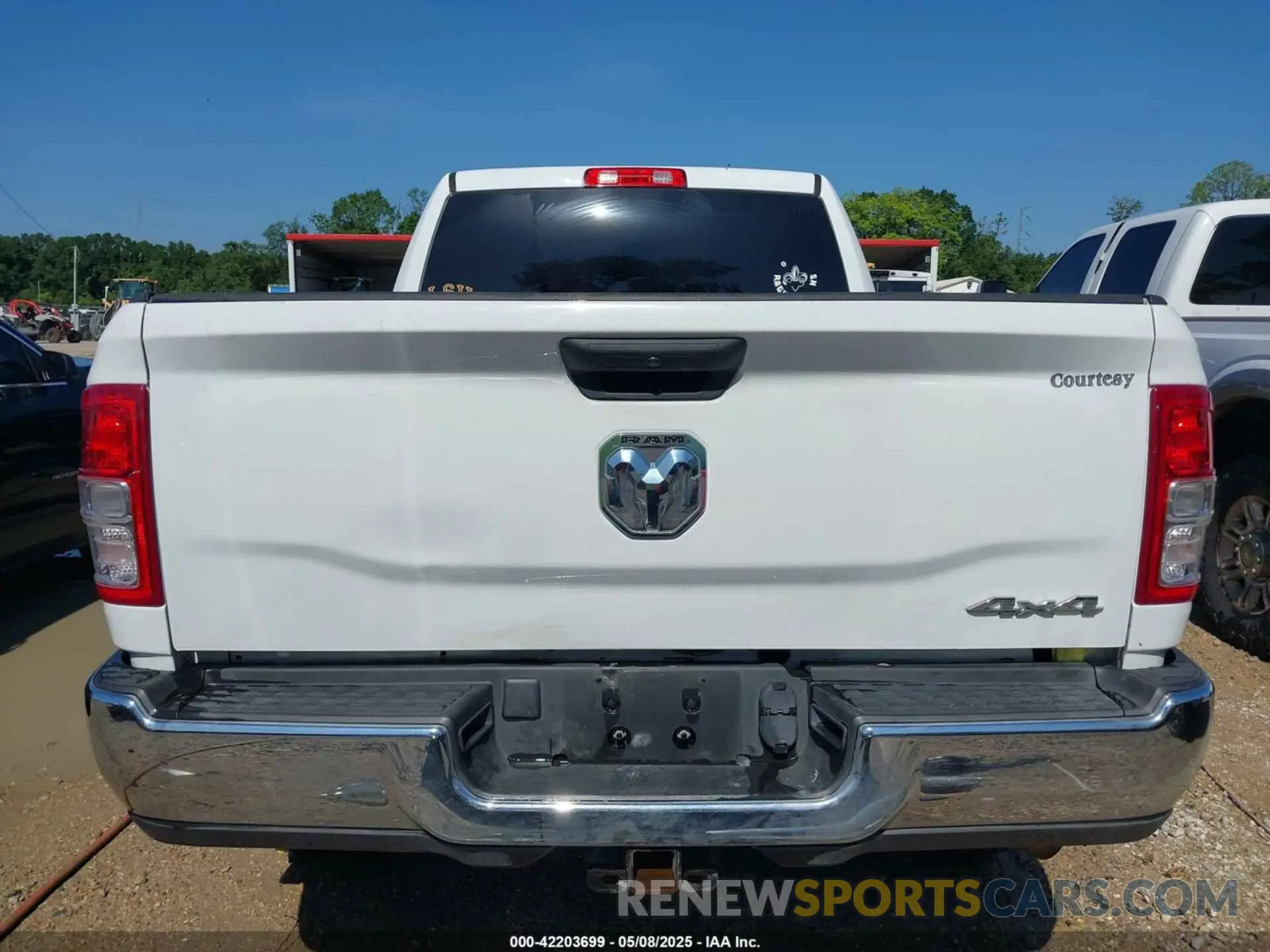 17 Photograph of a damaged car 3C6UR5CJ9MG641813 RAM 2500 2021