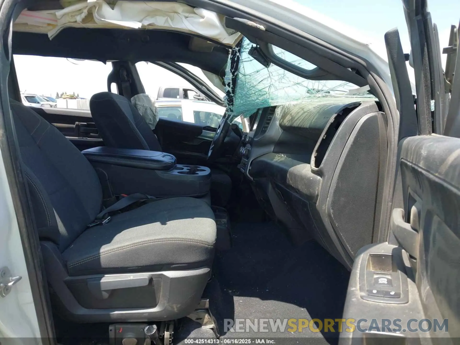 5 Photograph of a damaged car 3C6UR5CL1MG630533 RAM 2500 2021