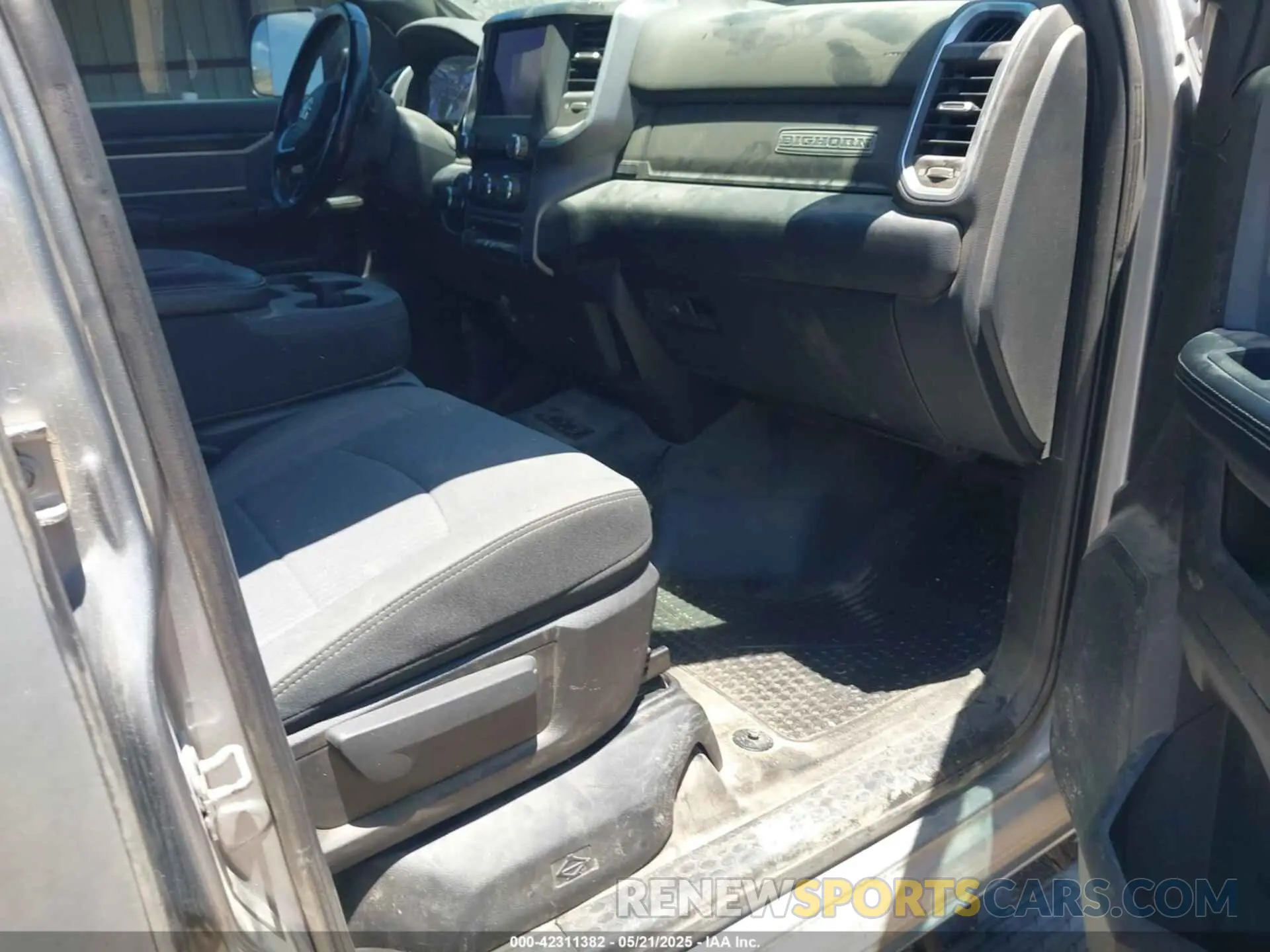 5 Photograph of a damaged car 3C6UR5DJ9MG590554 RAM 2500 2021