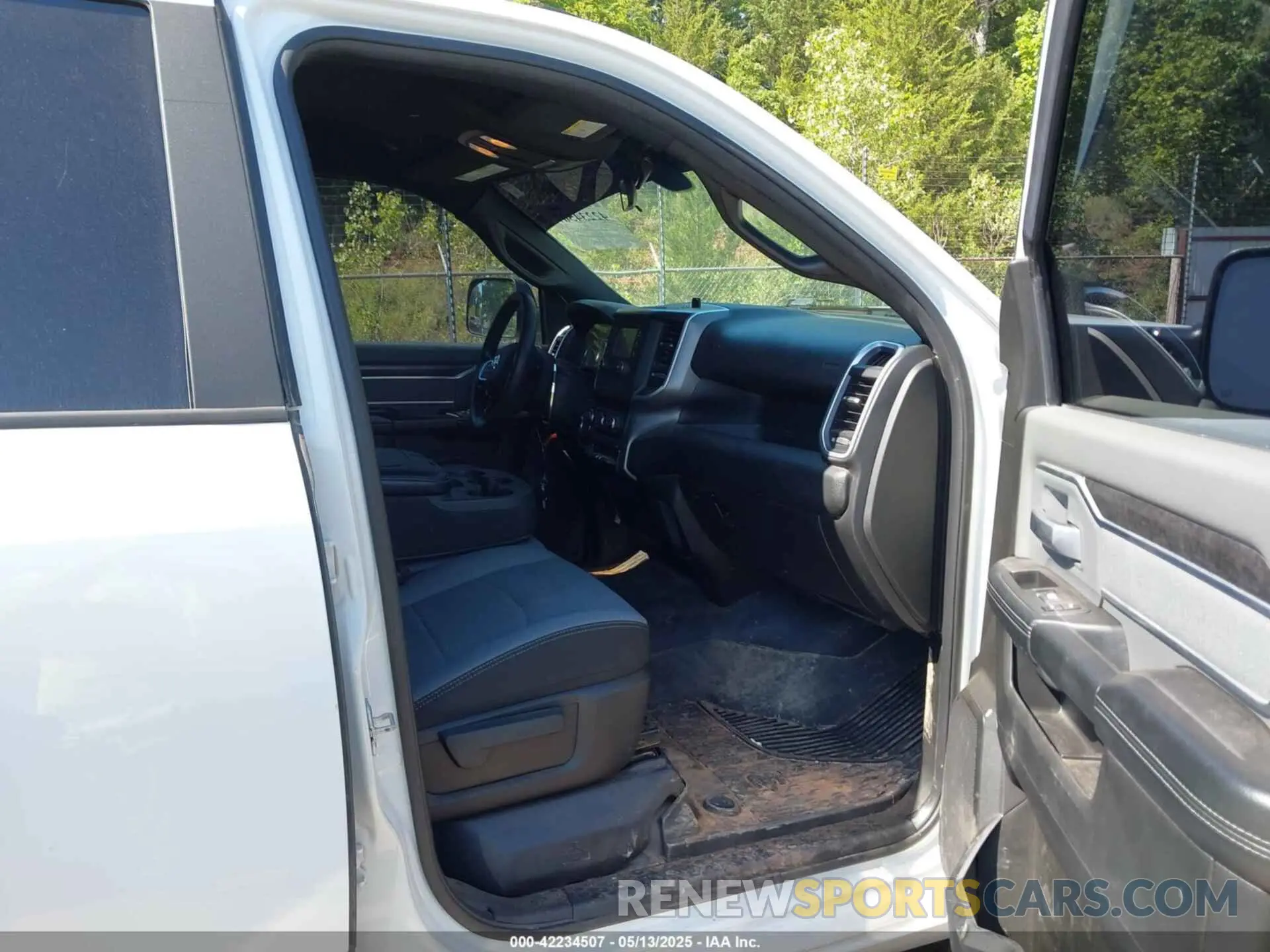 5 Photograph of a damaged car 3C6UR5DJ9MG656715 RAM 2500 2021