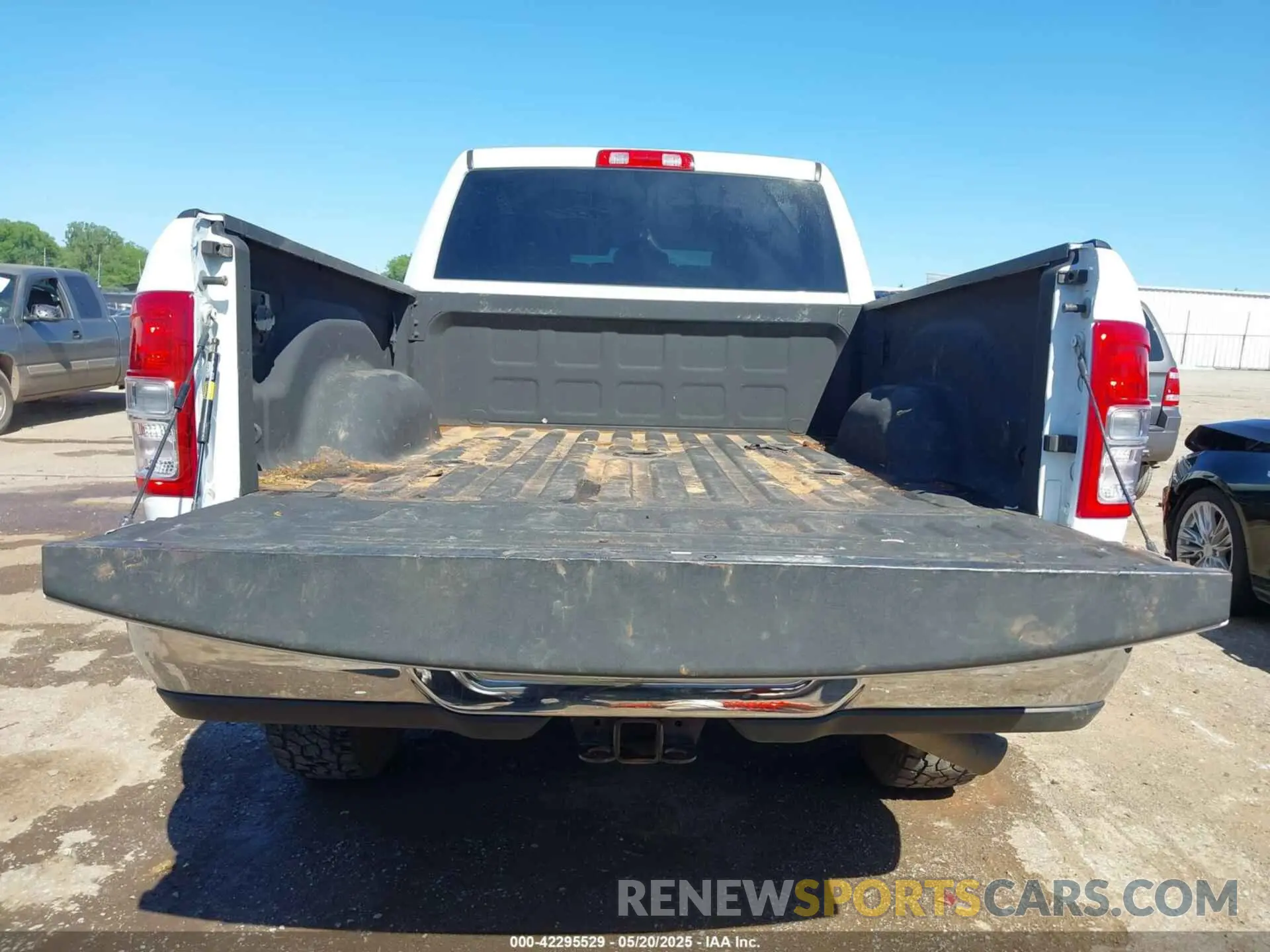 16 Photograph of a damaged car 3C6UR5DL6MG512539 RAM 2500 2021
