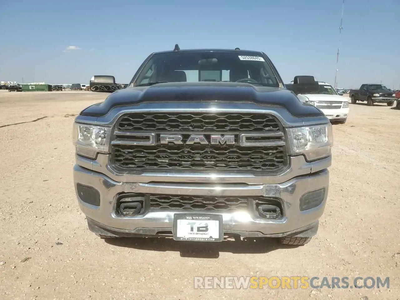 5 Photograph of a damaged car 3C6UR5HJ2MG675617 RAM 2500 2021