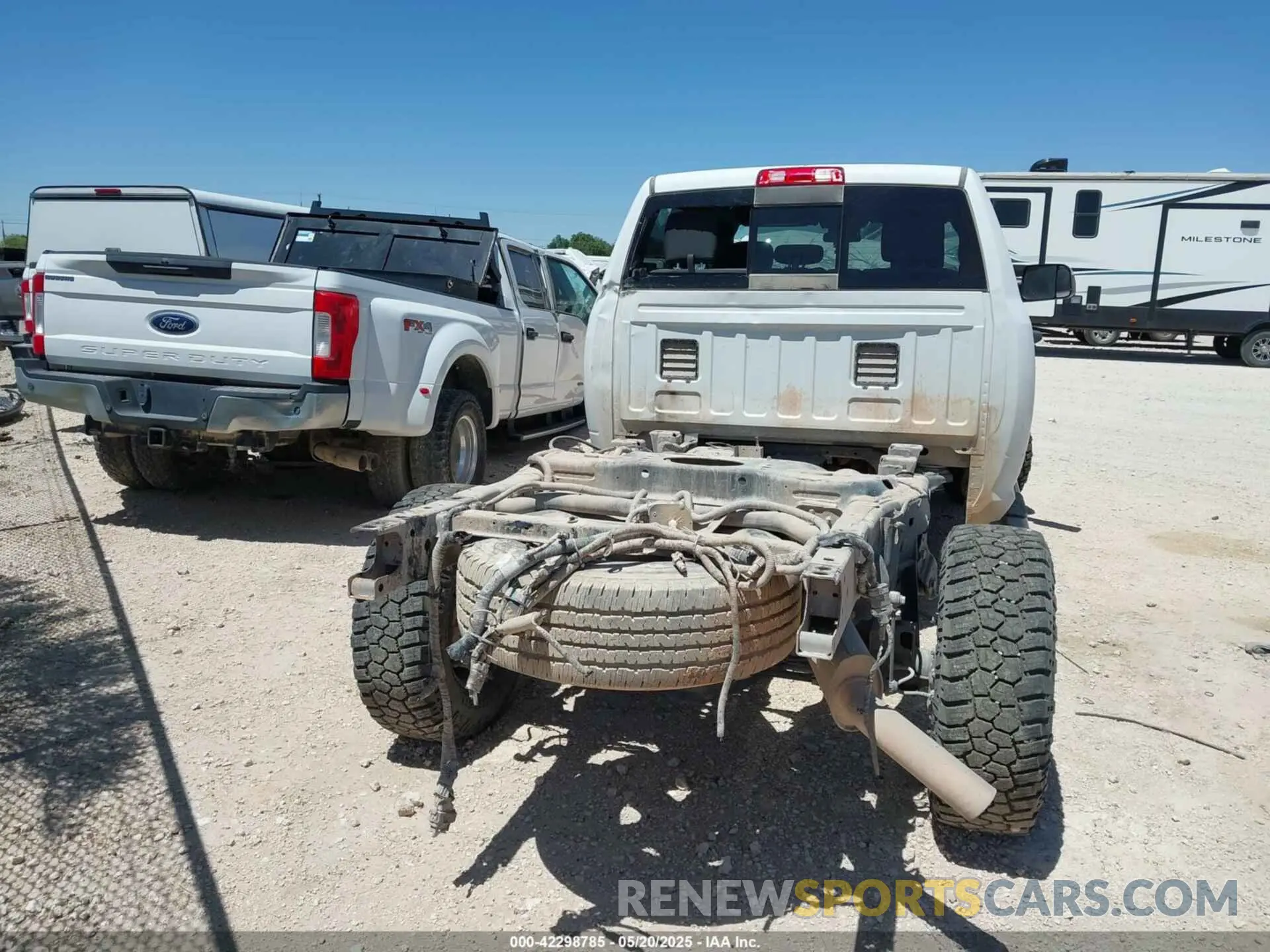 16 Photograph of a damaged car 3C6UR5HJ6MG698589 RAM 2500 2021