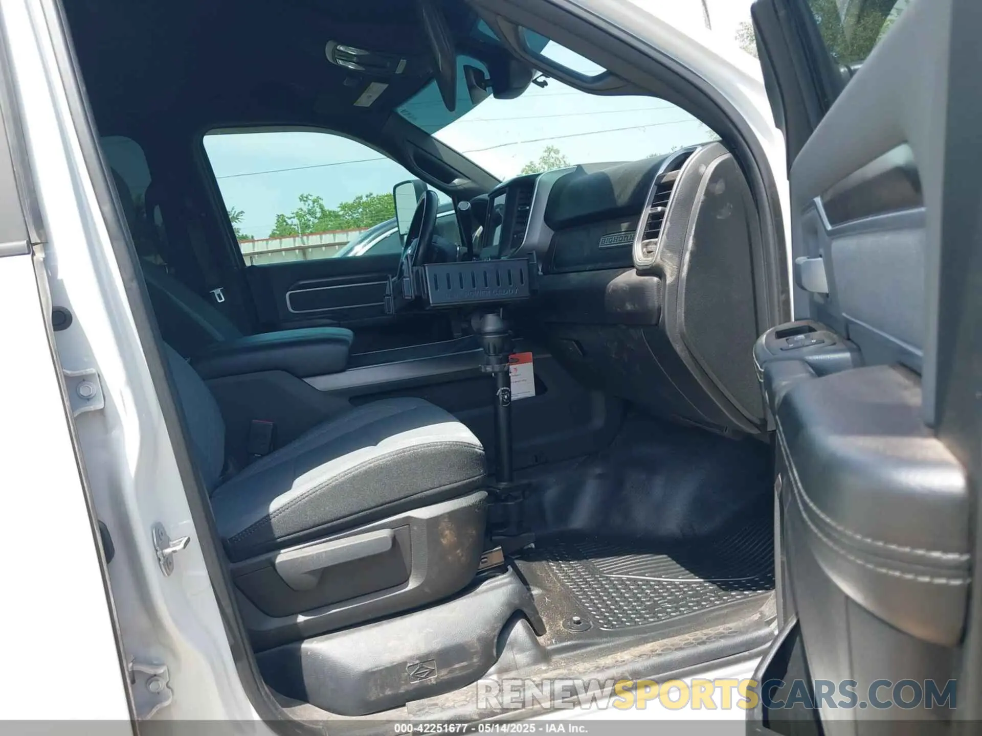 5 Photograph of a damaged car 3C6UR5JL1MG652017 RAM 2500 2021