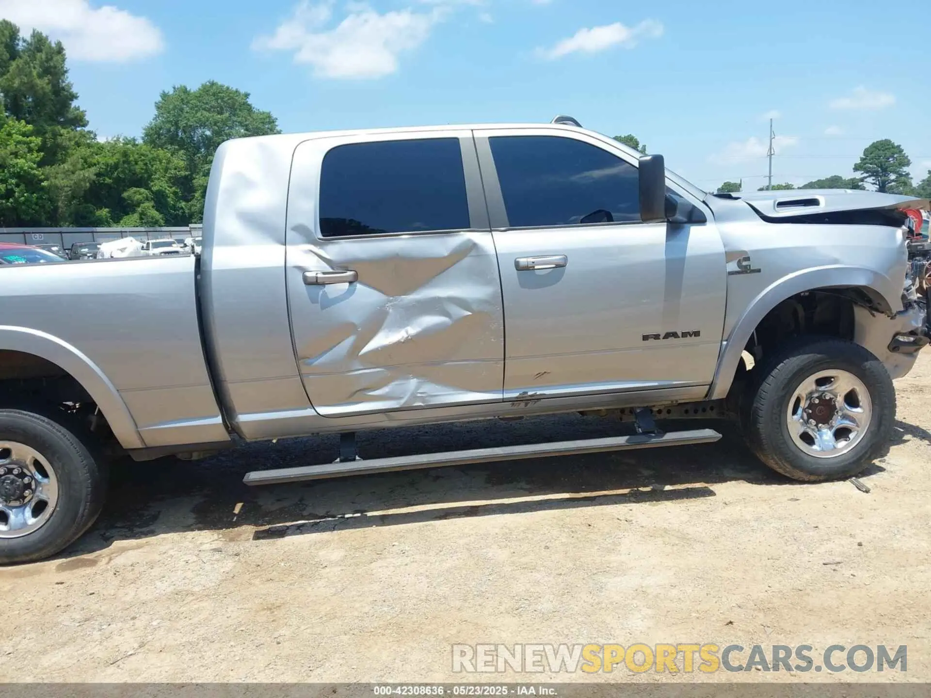 18 Photograph of a damaged car 3C6UR5NL2MG509717 RAM 2500 2021