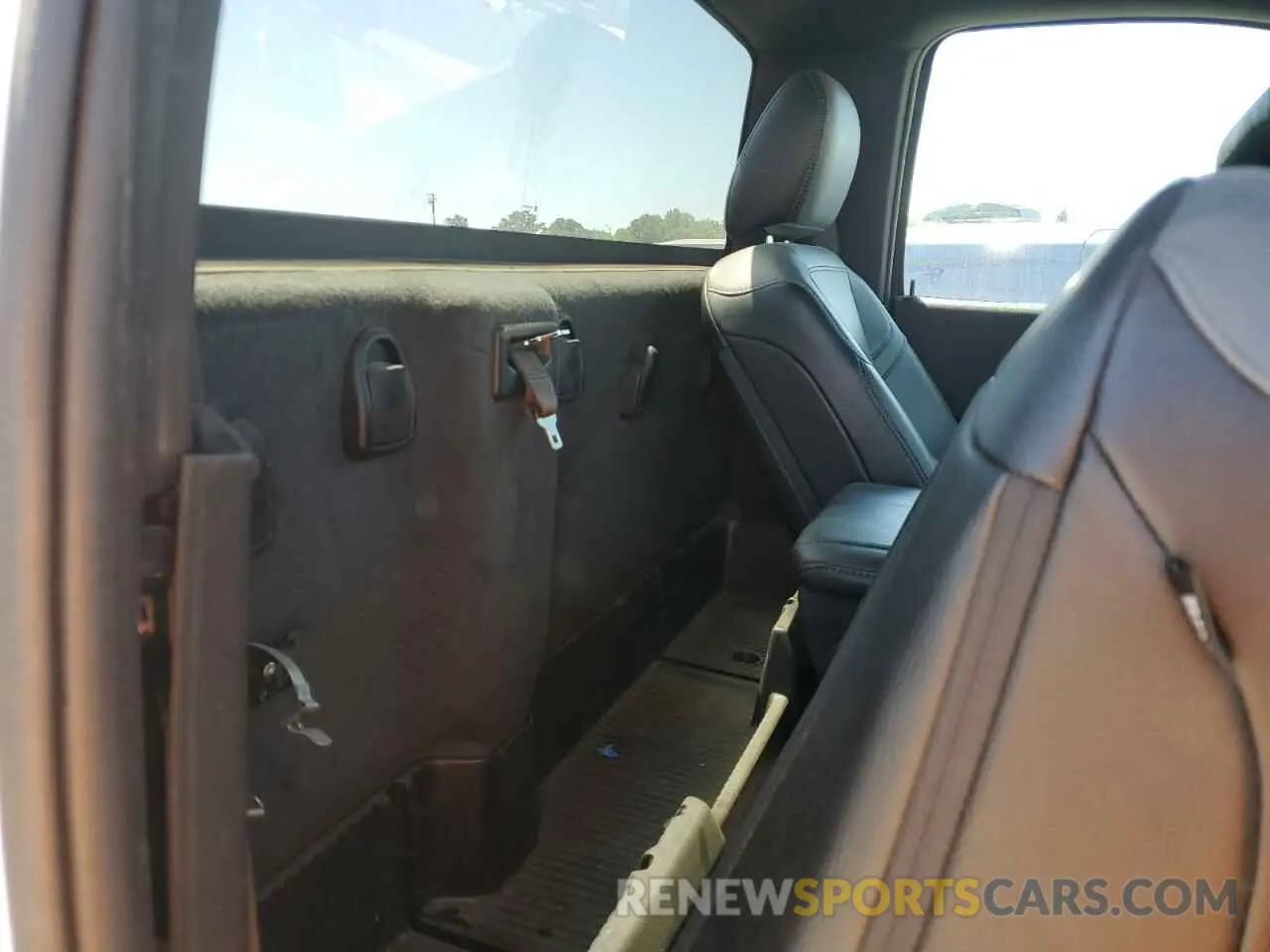 10 Photograph of a damaged car 3C6MR5AJ9NG202258 RAM 2500 2022