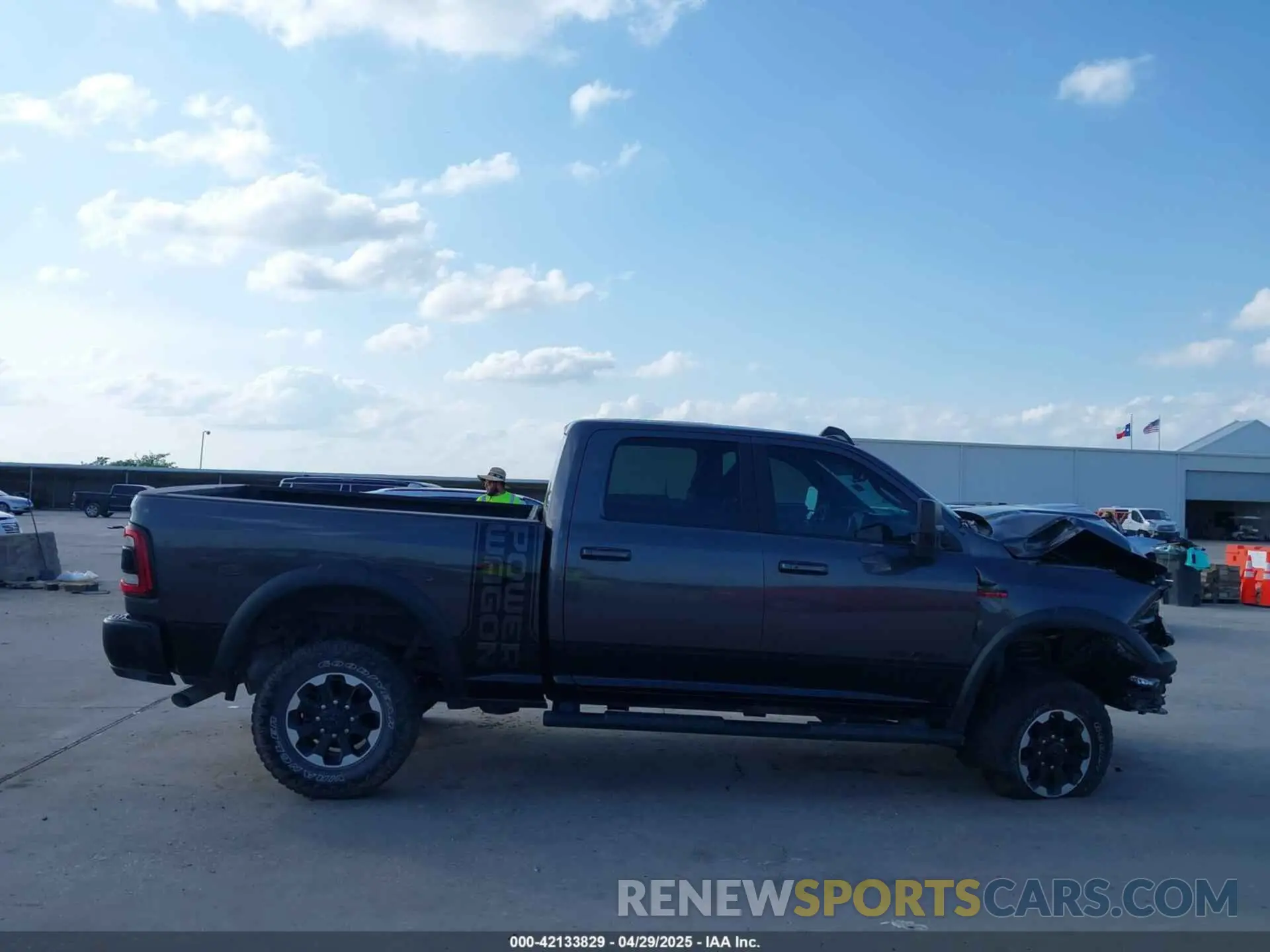14 Photograph of a damaged car 3C6TR5EJ4NG249641 RAM 2500 2022