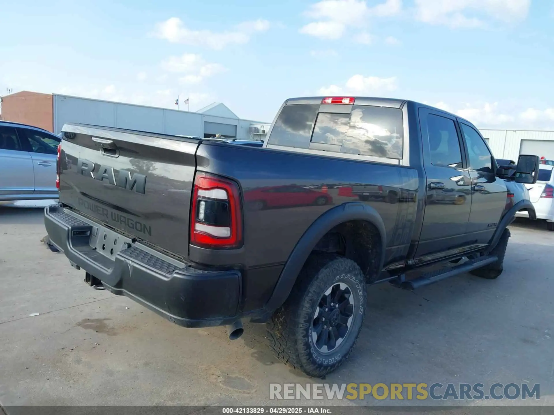4 Photograph of a damaged car 3C6TR5EJ4NG249641 RAM 2500 2022