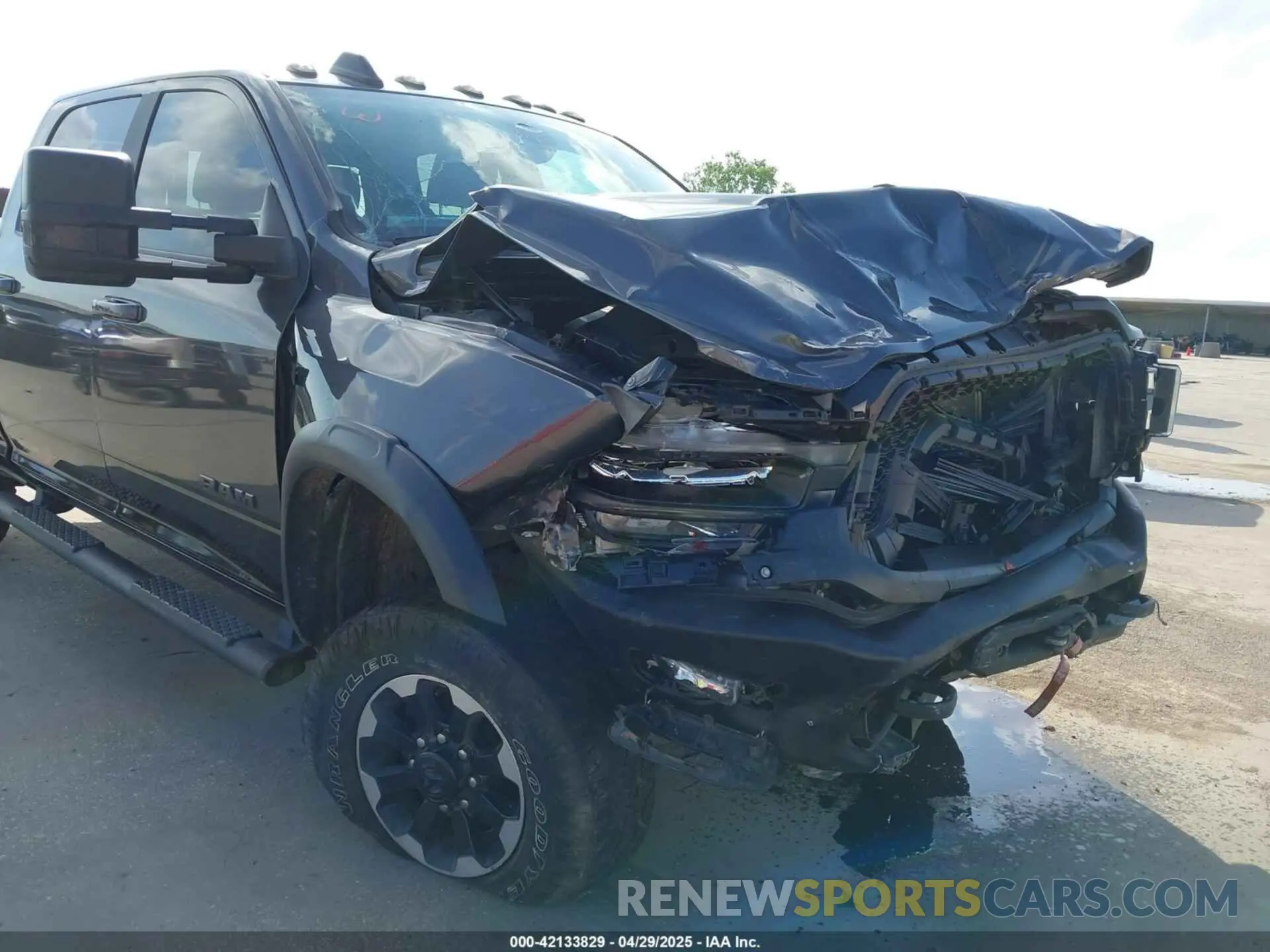 6 Photograph of a damaged car 3C6TR5EJ4NG249641 RAM 2500 2022