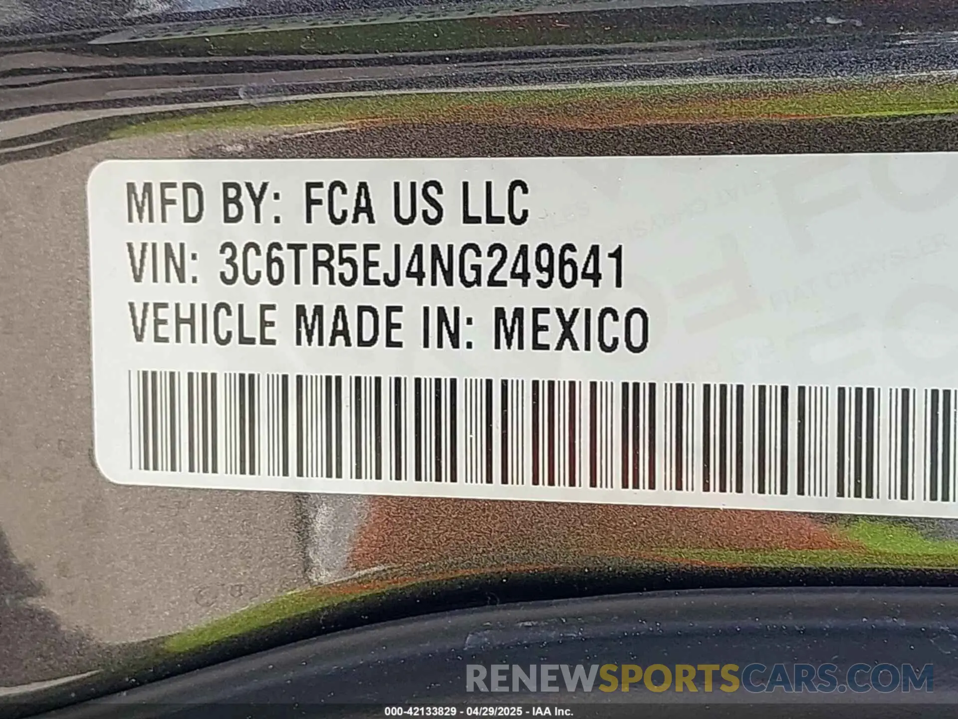 9 Photograph of a damaged car 3C6TR5EJ4NG249641 RAM 2500 2022