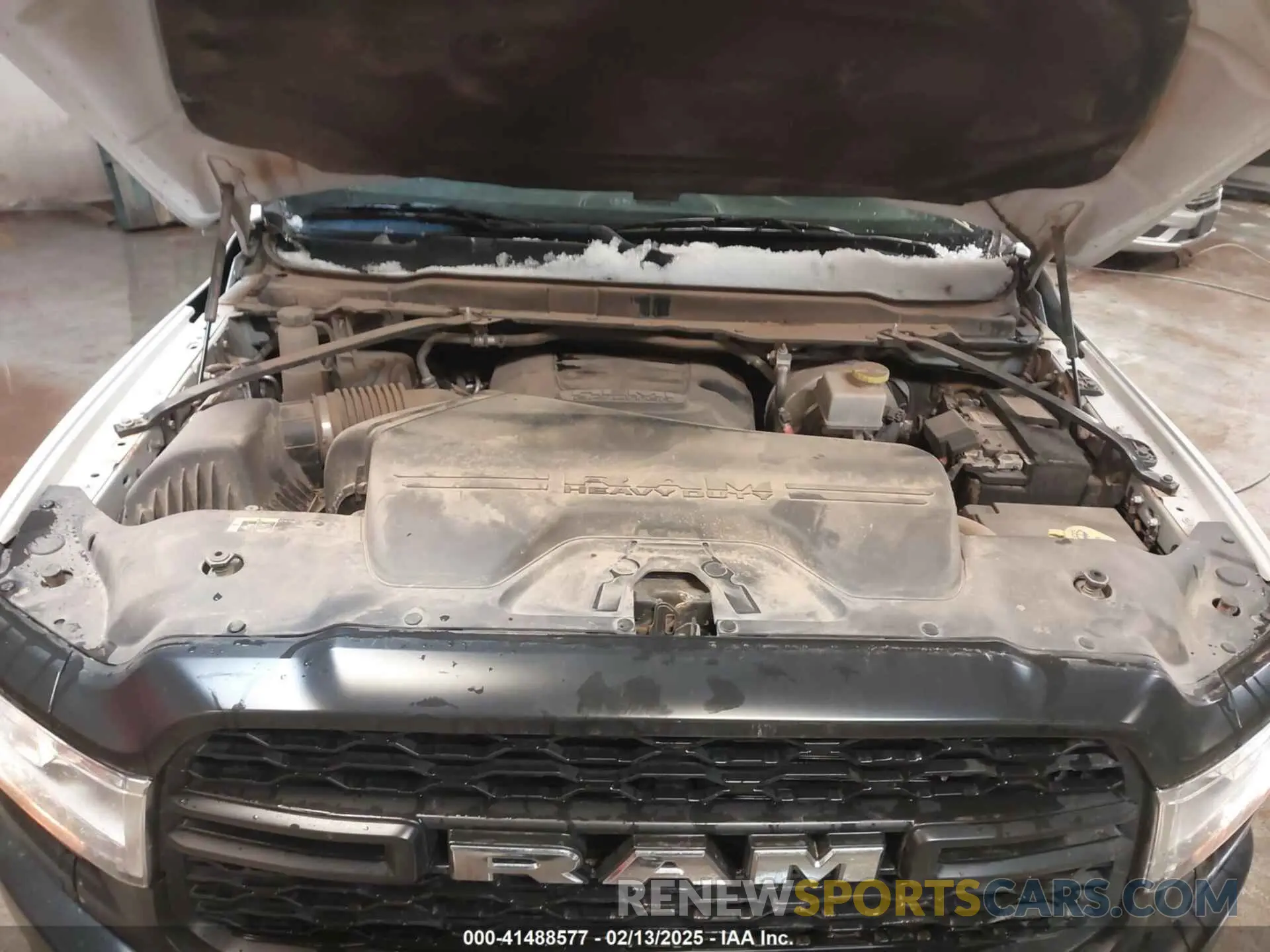 10 Photograph of a damaged car 3C6UR4HJ0NG120662 RAM 2500 2022