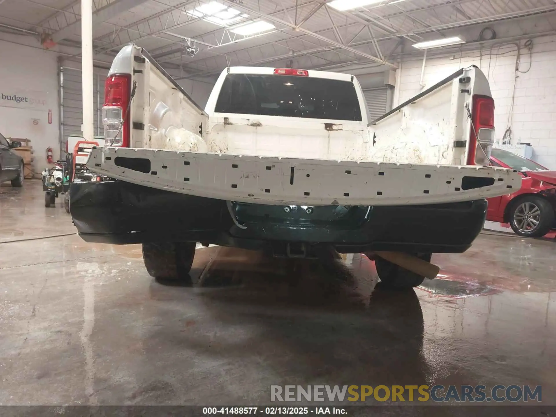 16 Photograph of a damaged car 3C6UR4HJ0NG120662 RAM 2500 2022