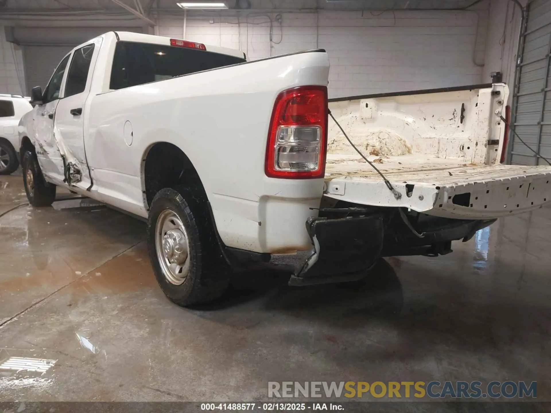 3 Photograph of a damaged car 3C6UR4HJ0NG120662 RAM 2500 2022