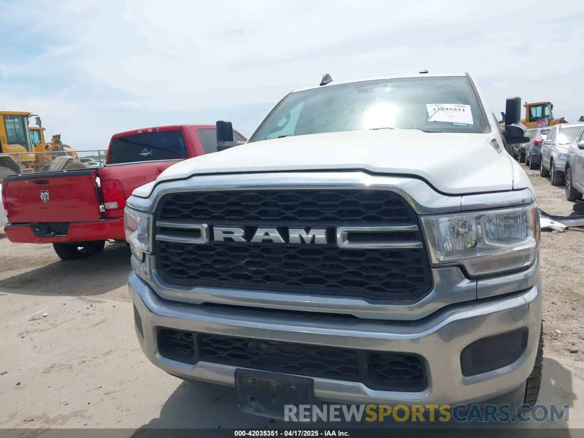 12 Photograph of a damaged car 3C6UR4HJ5NG337737 RAM 2500 2022