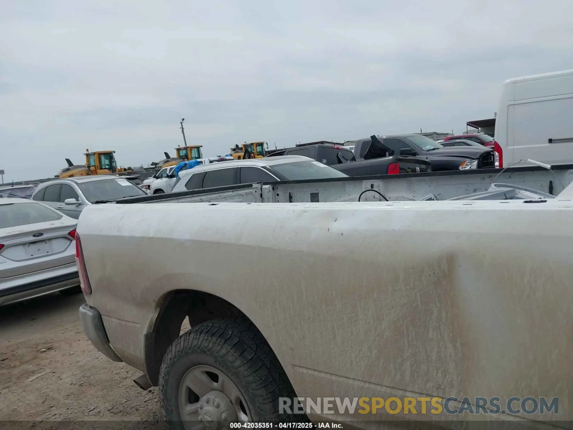 17 Photograph of a damaged car 3C6UR4HJ5NG337737 RAM 2500 2022