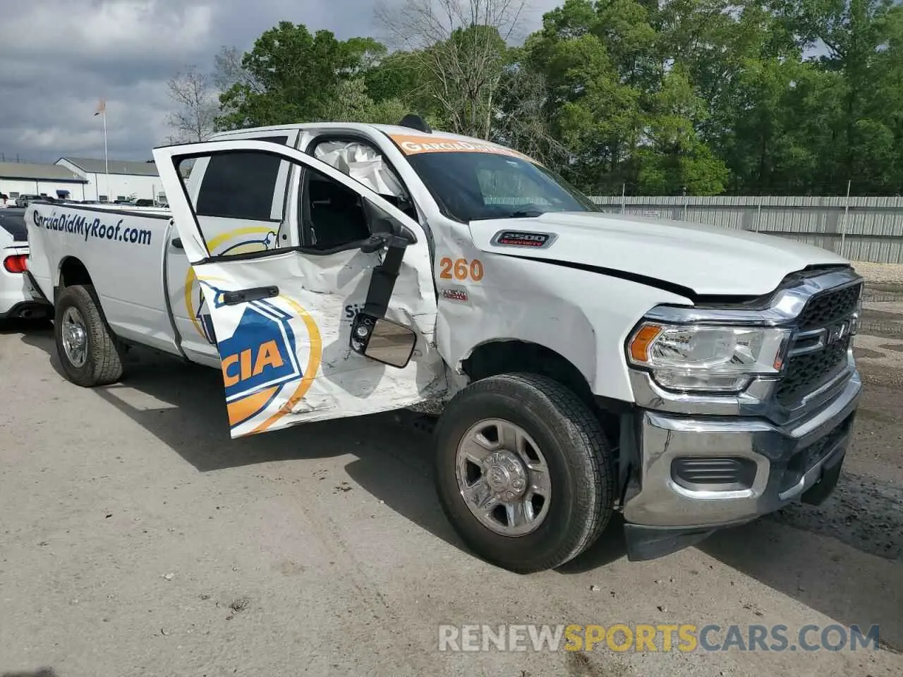 4 Photograph of a damaged car 3C6UR4HJ8NG138617 RAM 2500 2022