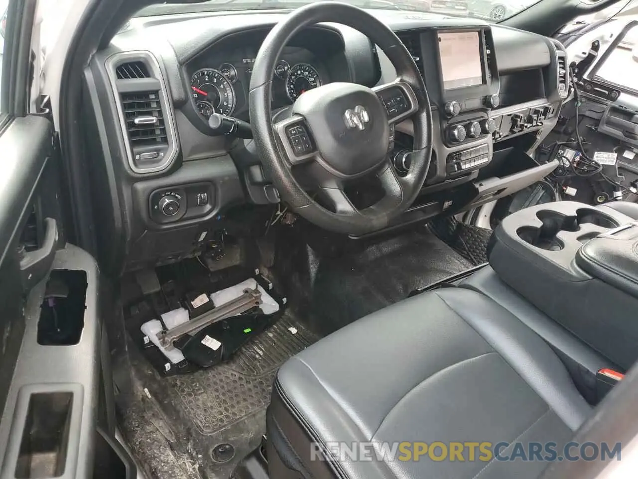 8 Photograph of a damaged car 3C6UR4HJ8NG138617 RAM 2500 2022