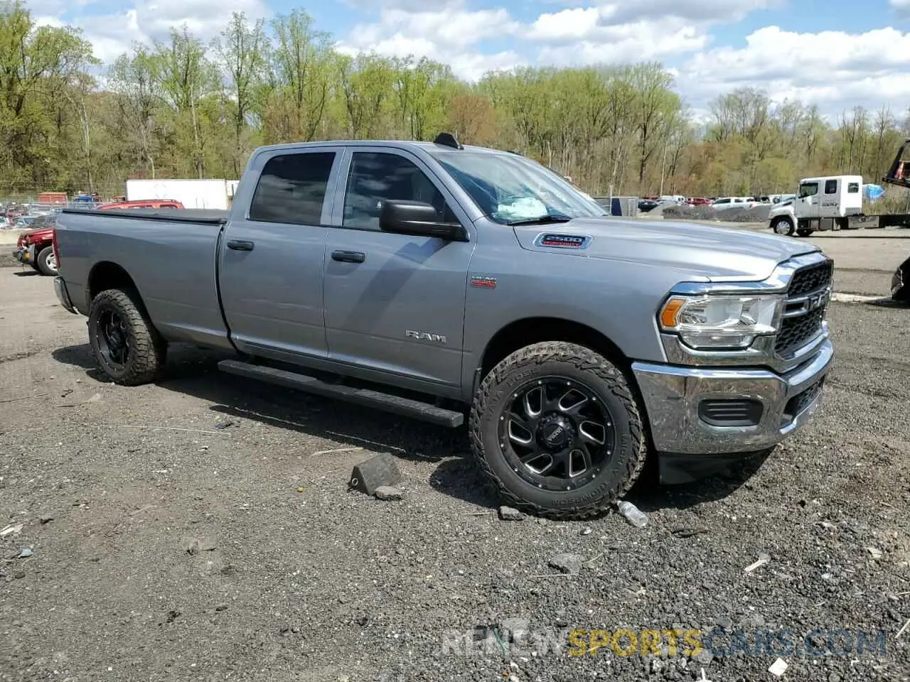 4 Photograph of a damaged car 3C6UR4HJ8NG340275 RAM 2500 2022