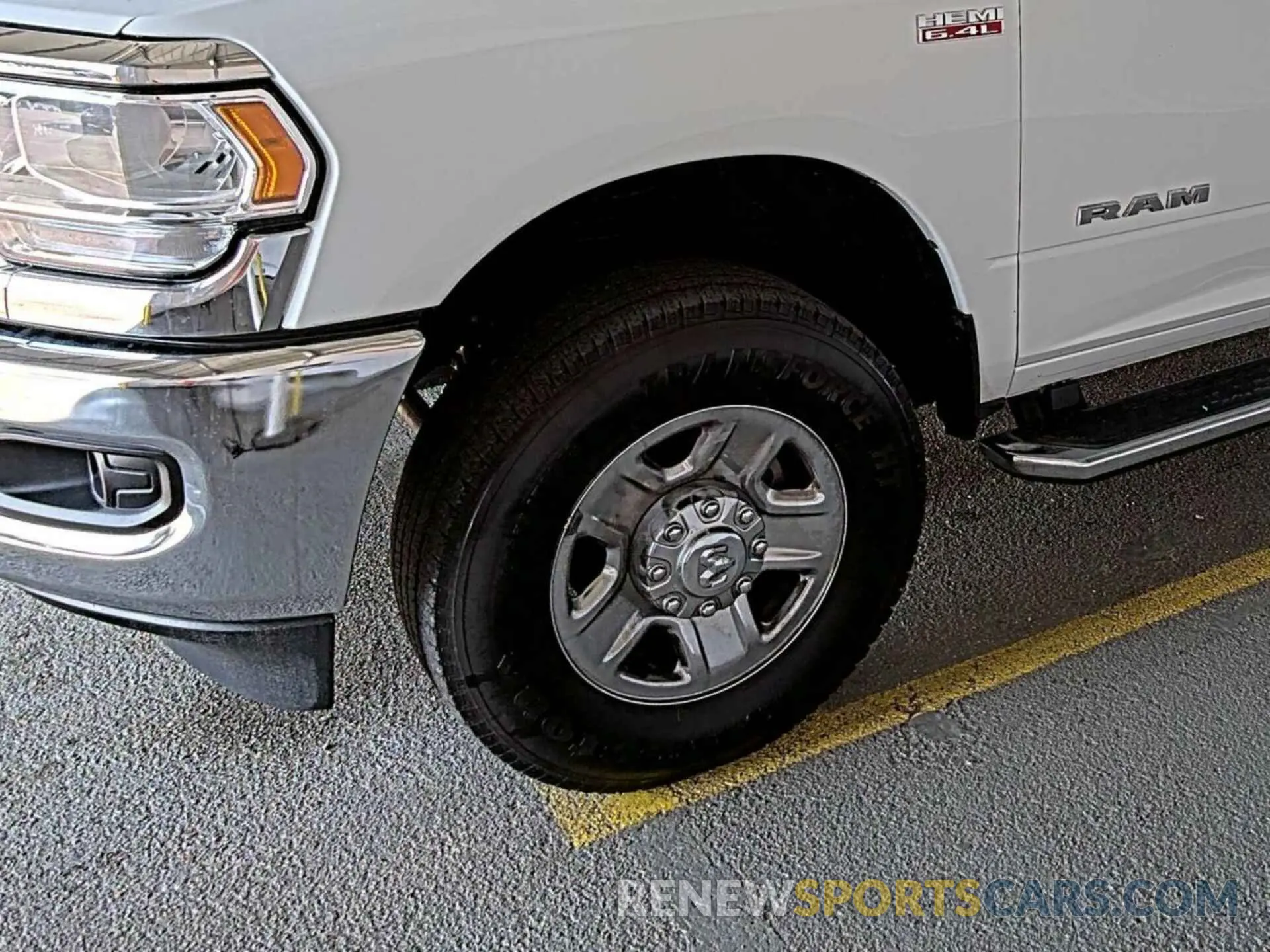 2 Photograph of a damaged car 3C6UR5CJ0NG322026 RAM 2500 2022