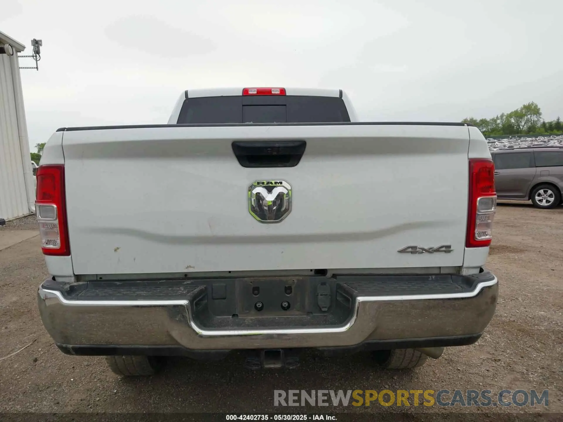 16 Photograph of a damaged car 3C6UR5CJ2NG150131 RAM 2500 2022