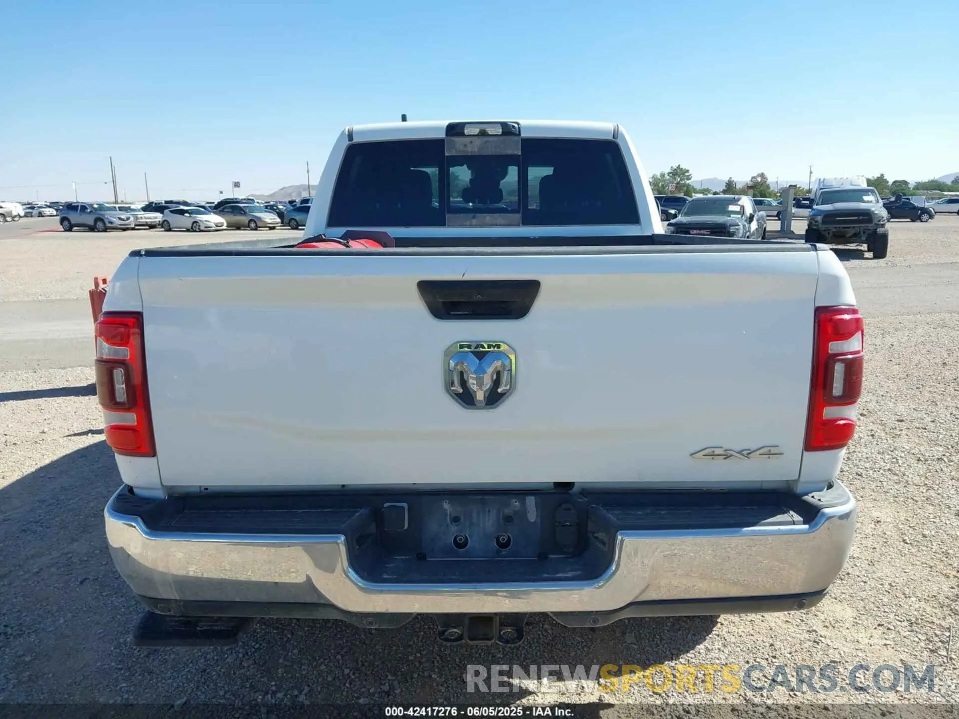 16 Photograph of a damaged car 3C6UR5CJ2NG272004 RAM 2500 2022